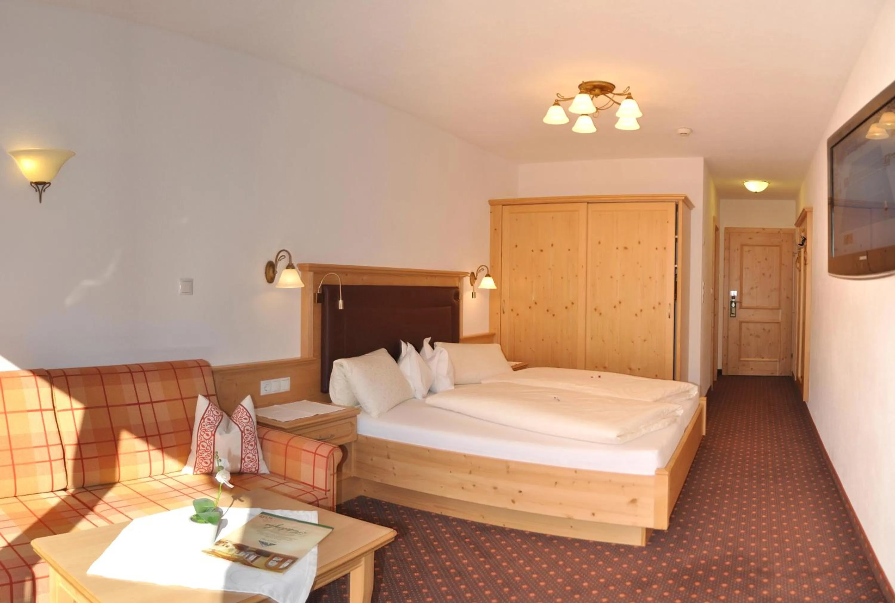 Photo of the whole room, Bed in Tauferberg