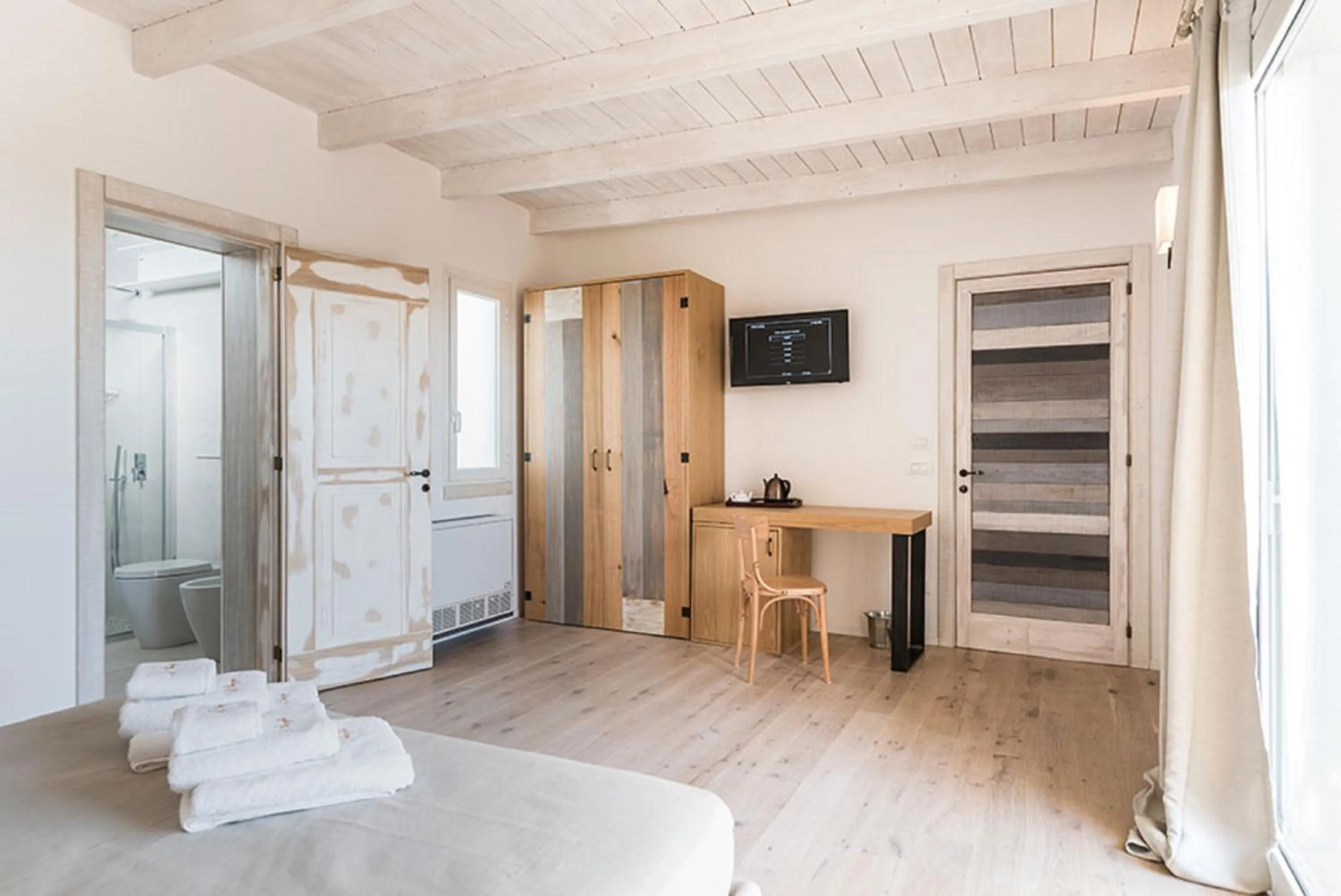 Photo of the whole room, Bed in B&B Il Palazzotto di Luca Luxury Suites