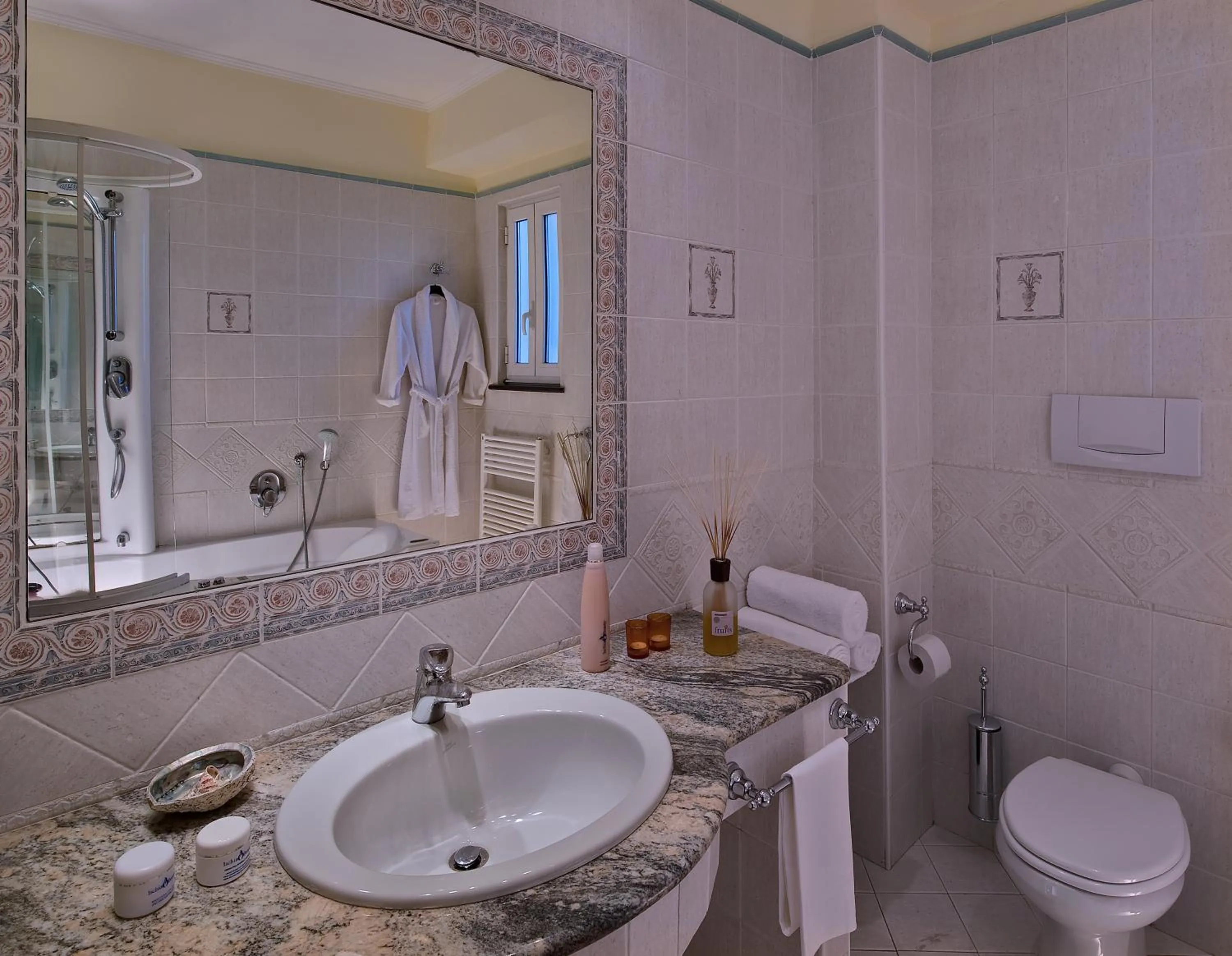 Toilet in Sorriso Thermae Resort & Spa