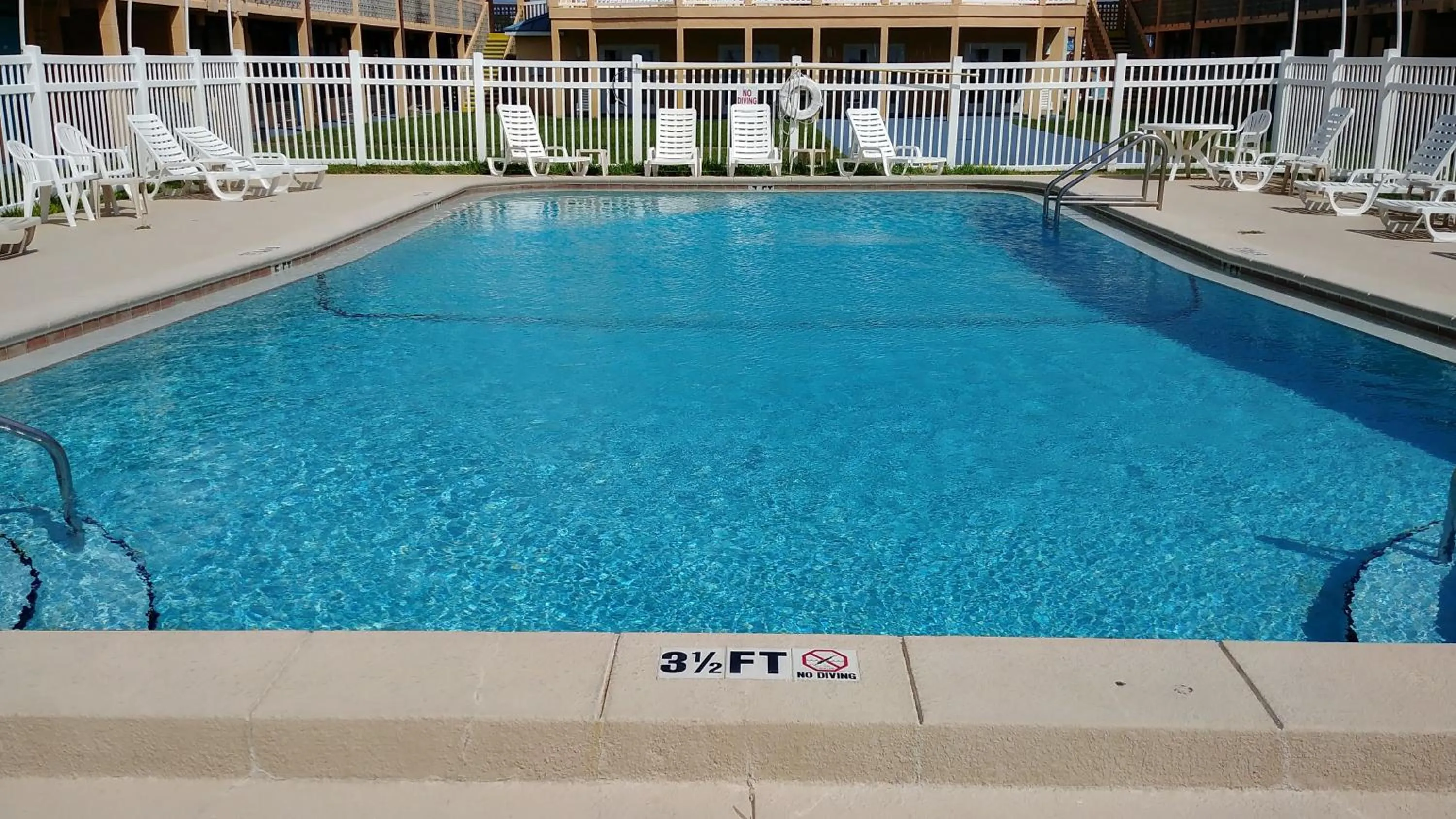 Swimming pool in Buccaneer Inn