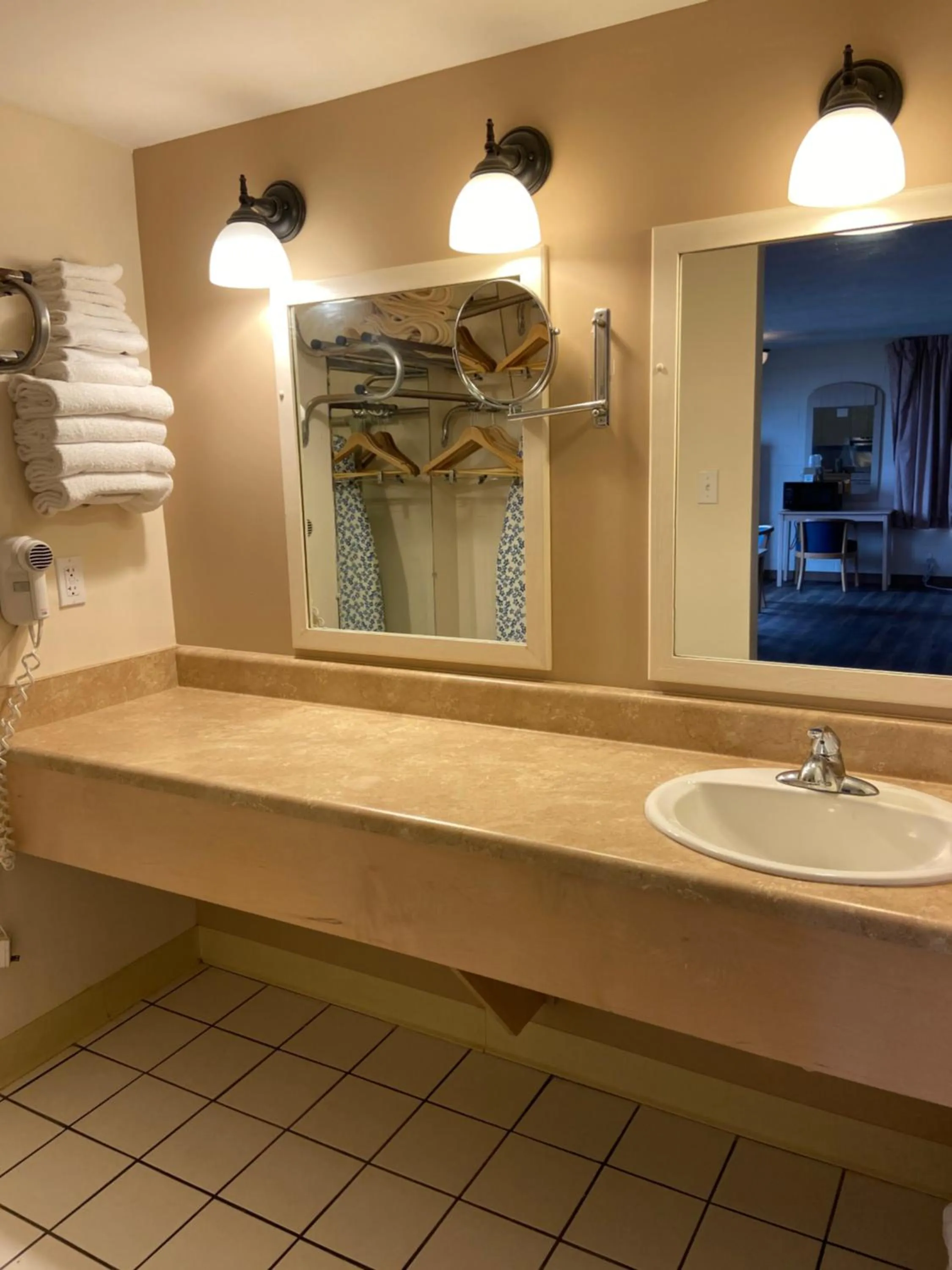 Bathroom in Buccaneer Inn