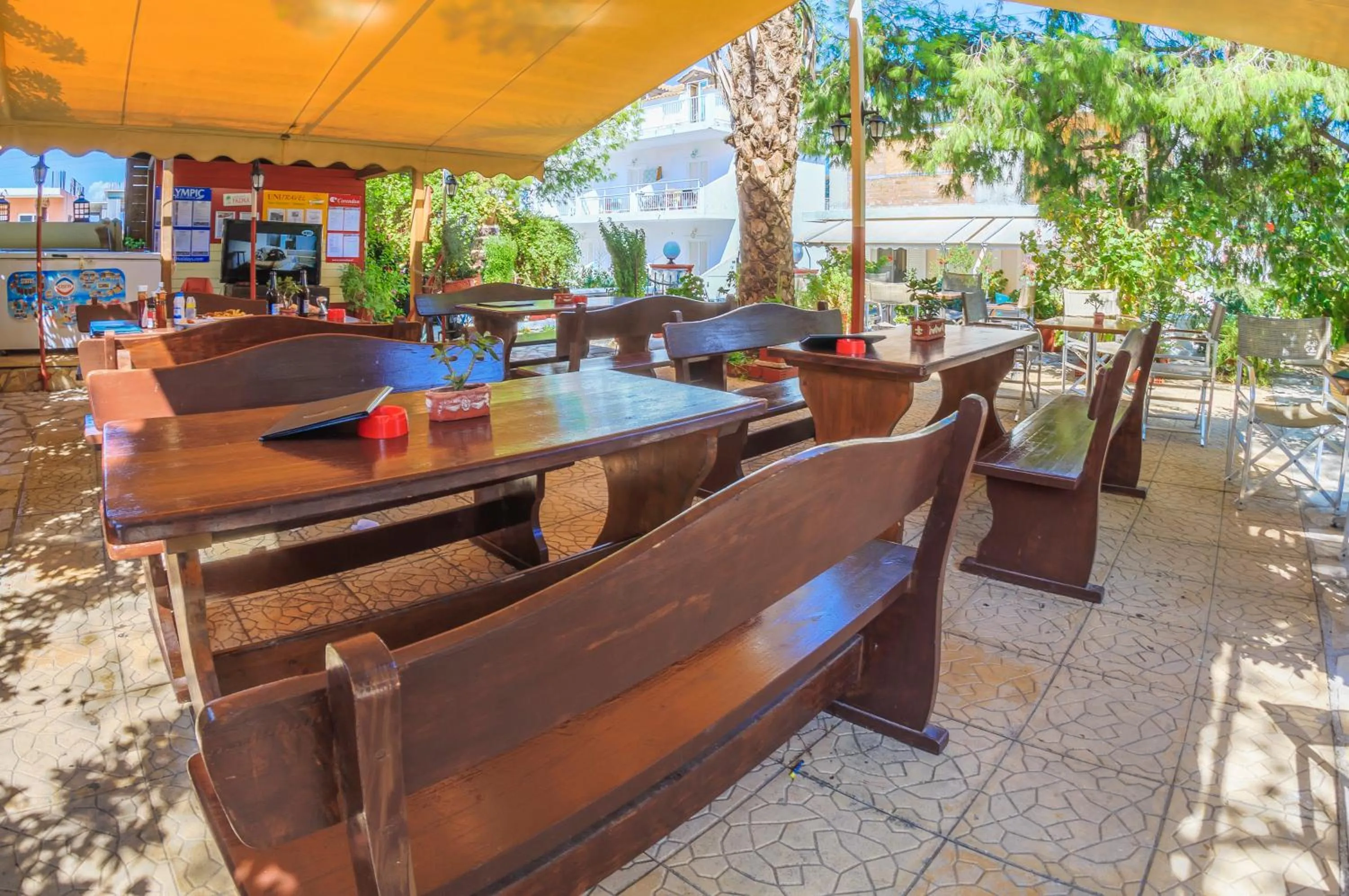 Restaurant/places to eat in Elena's Studios