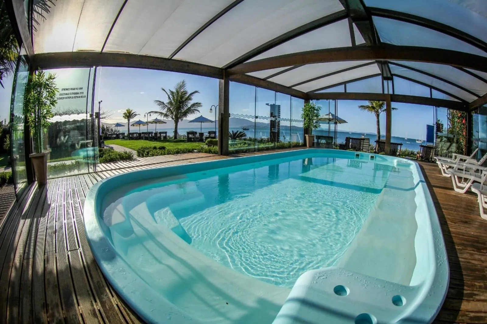 Swimming pool in Hotel Sete Ilhas