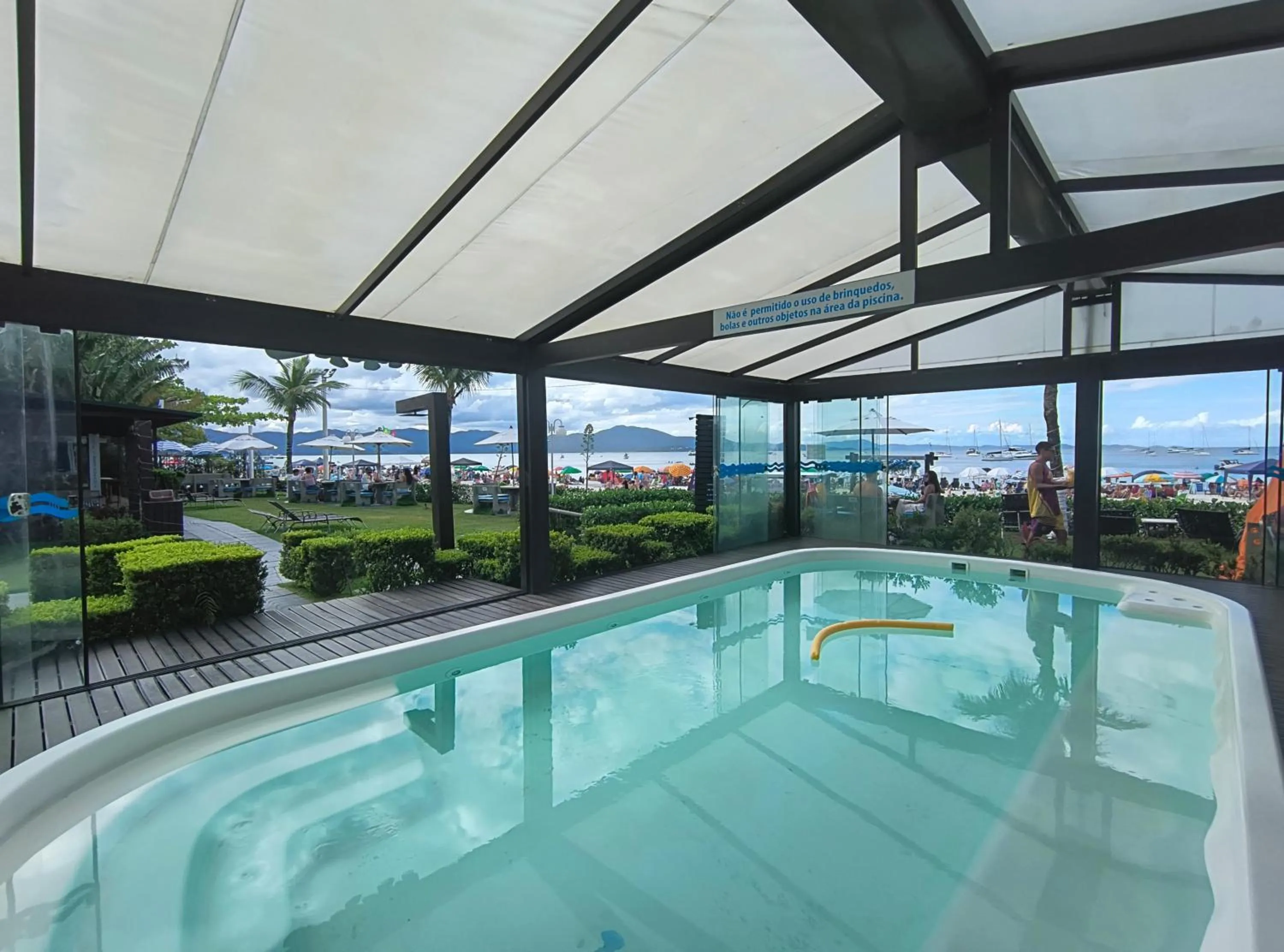 Swimming pool in Hotel Sete Ilhas