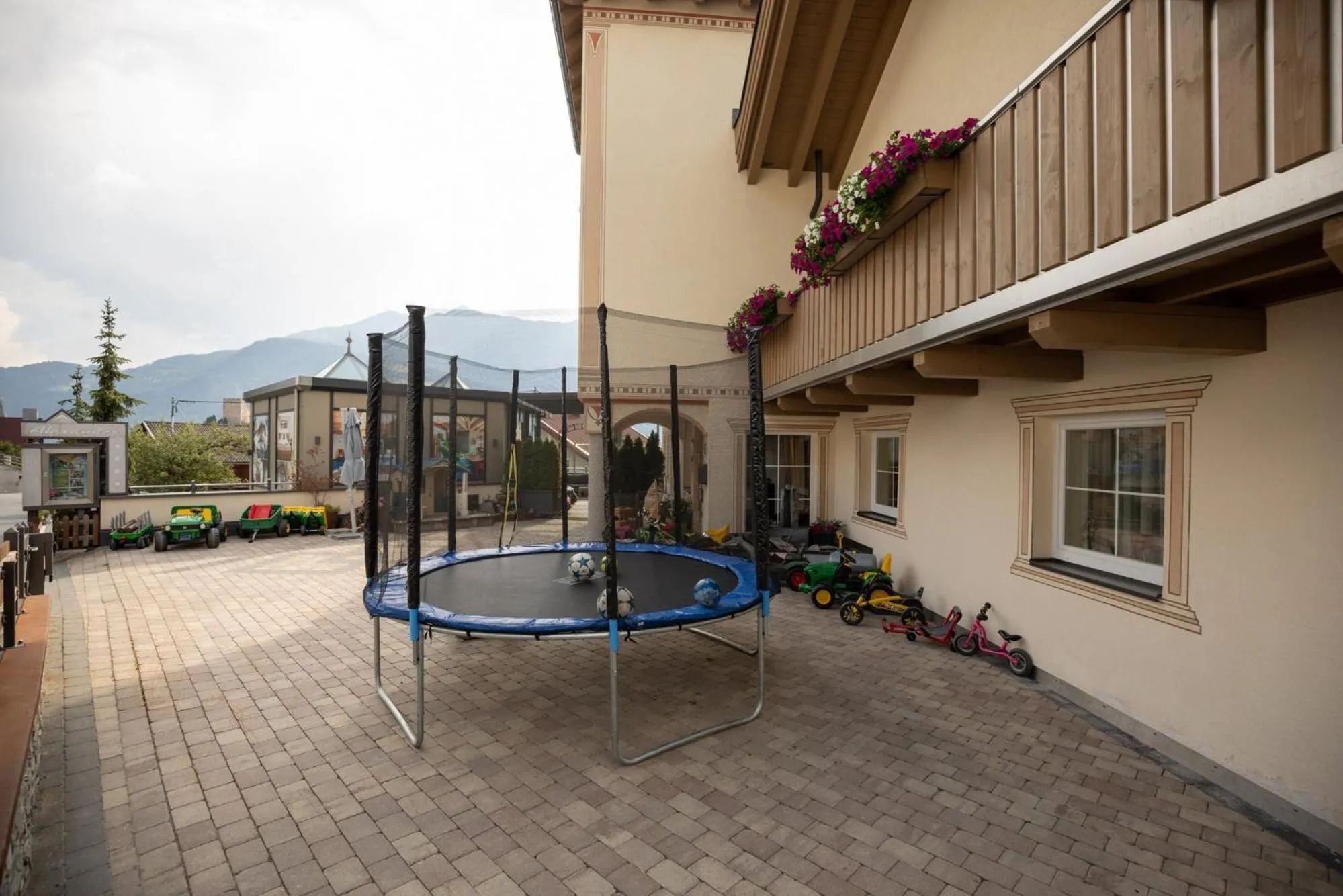 Patio in ALPENAPART LADIS ehemals Alpenapart Alexander