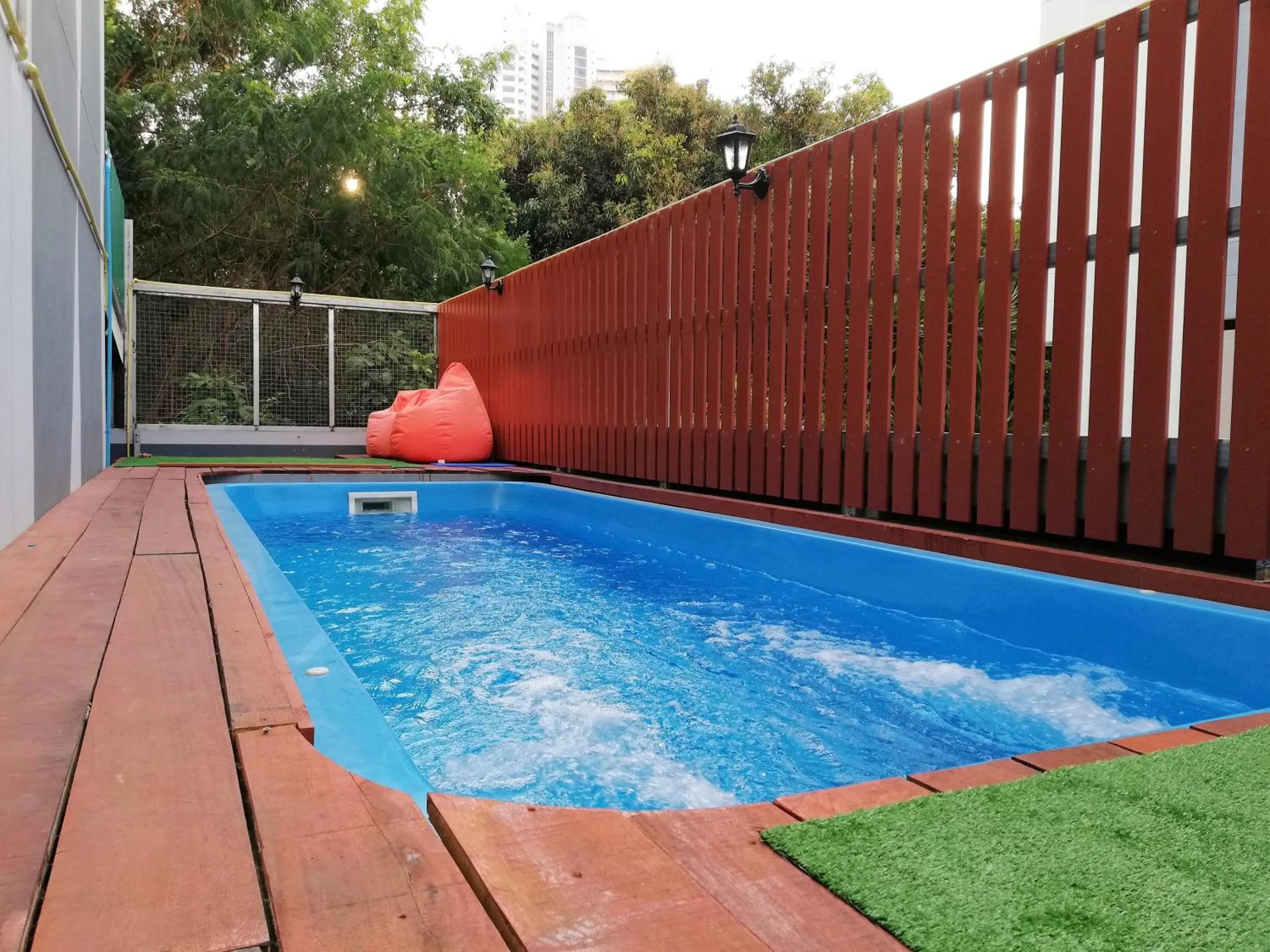 Swimming pool in Baan der Bruyn SHA