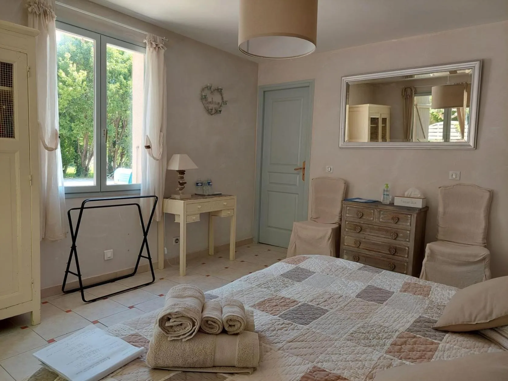 Bed in Mas des Cigognes