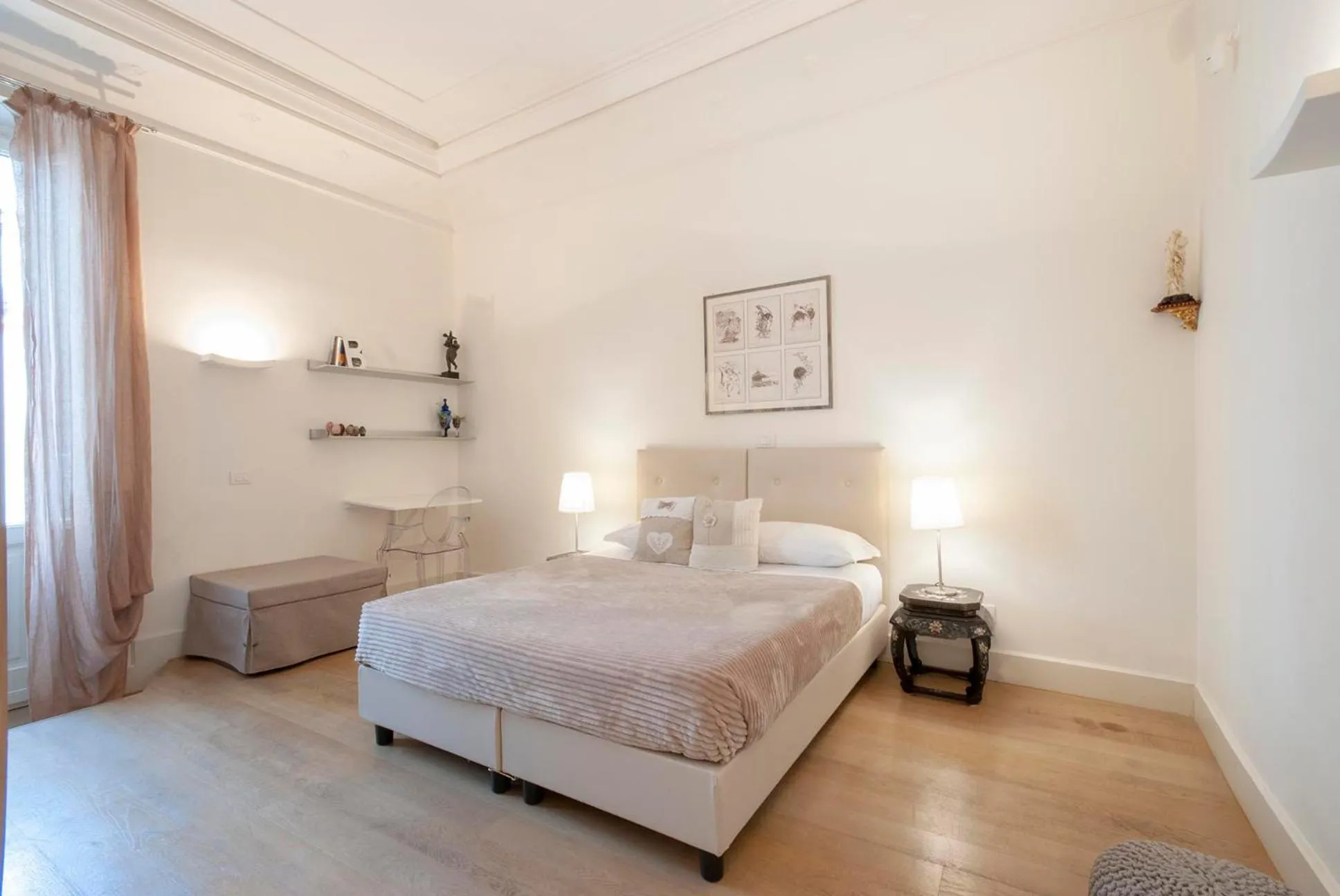 Bed in Bea Suites Luxury Rooms