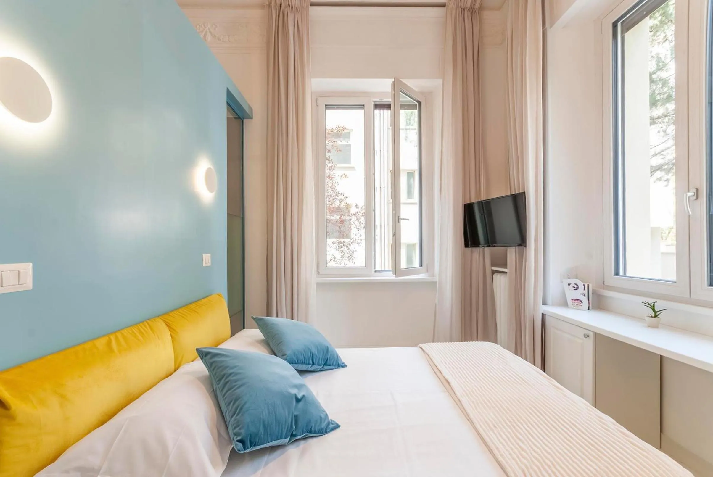 Bed in Bea Suites Luxury Rooms