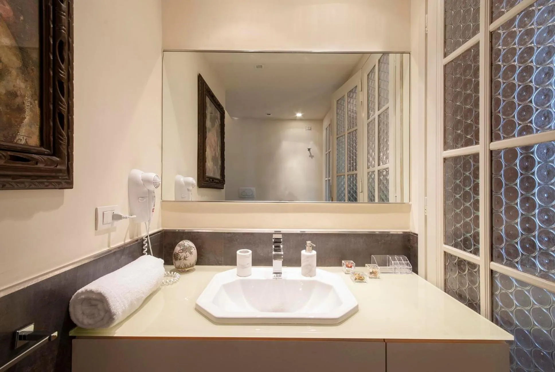 Bathroom in Bea Suites Luxury Rooms