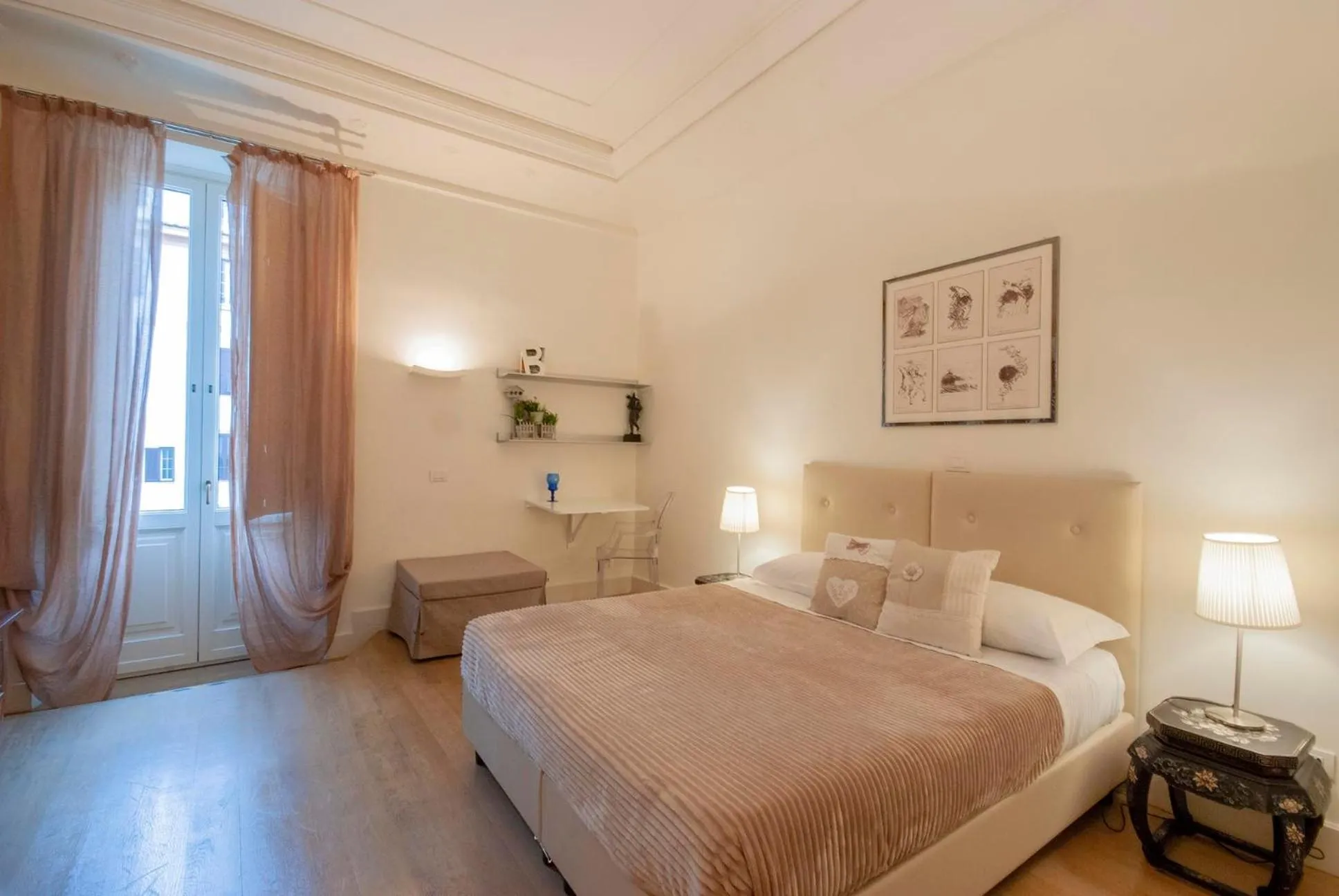 Bed in Bea Suites Luxury Rooms