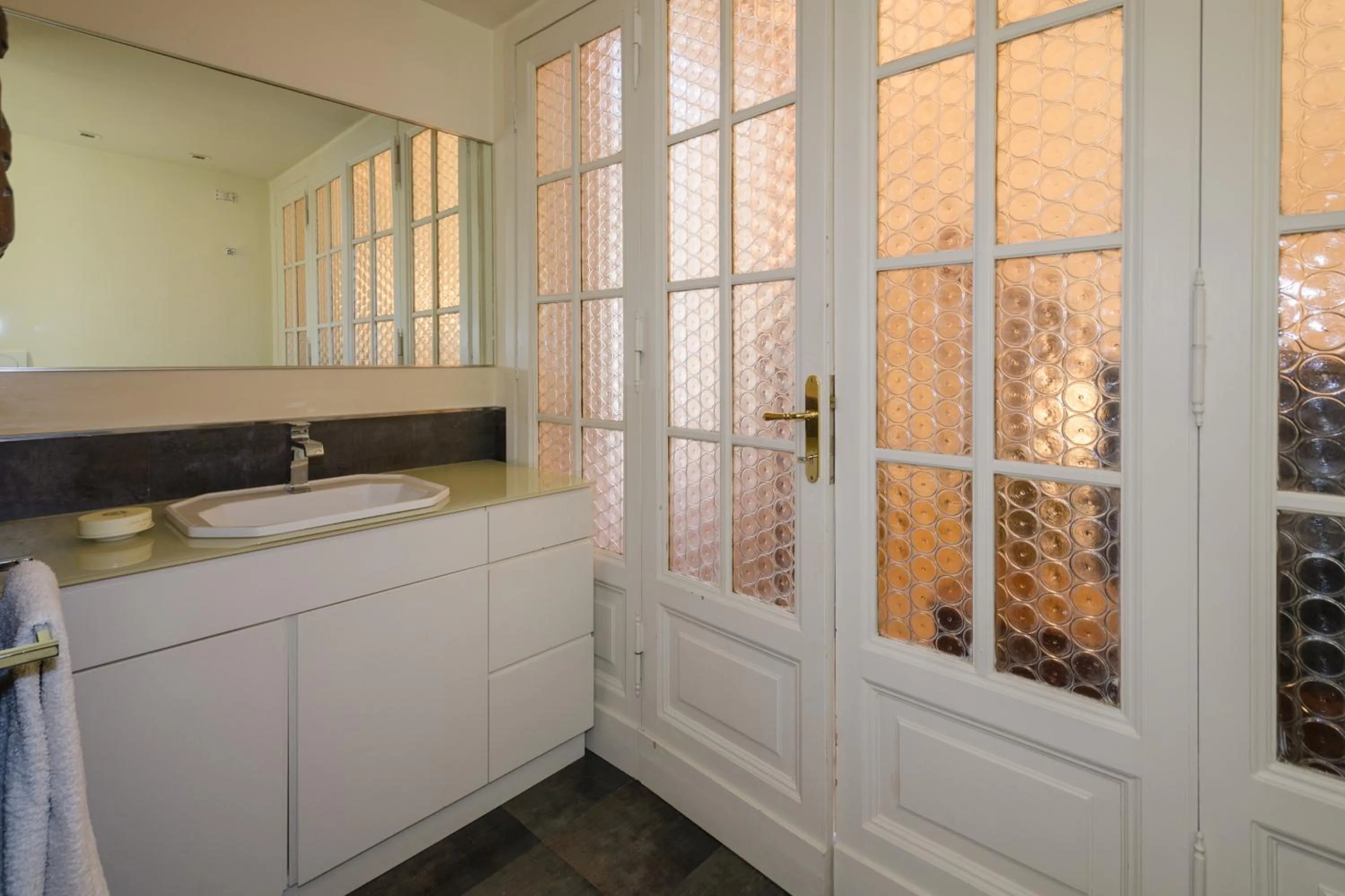Bathroom in Bea Suites Luxury Rooms