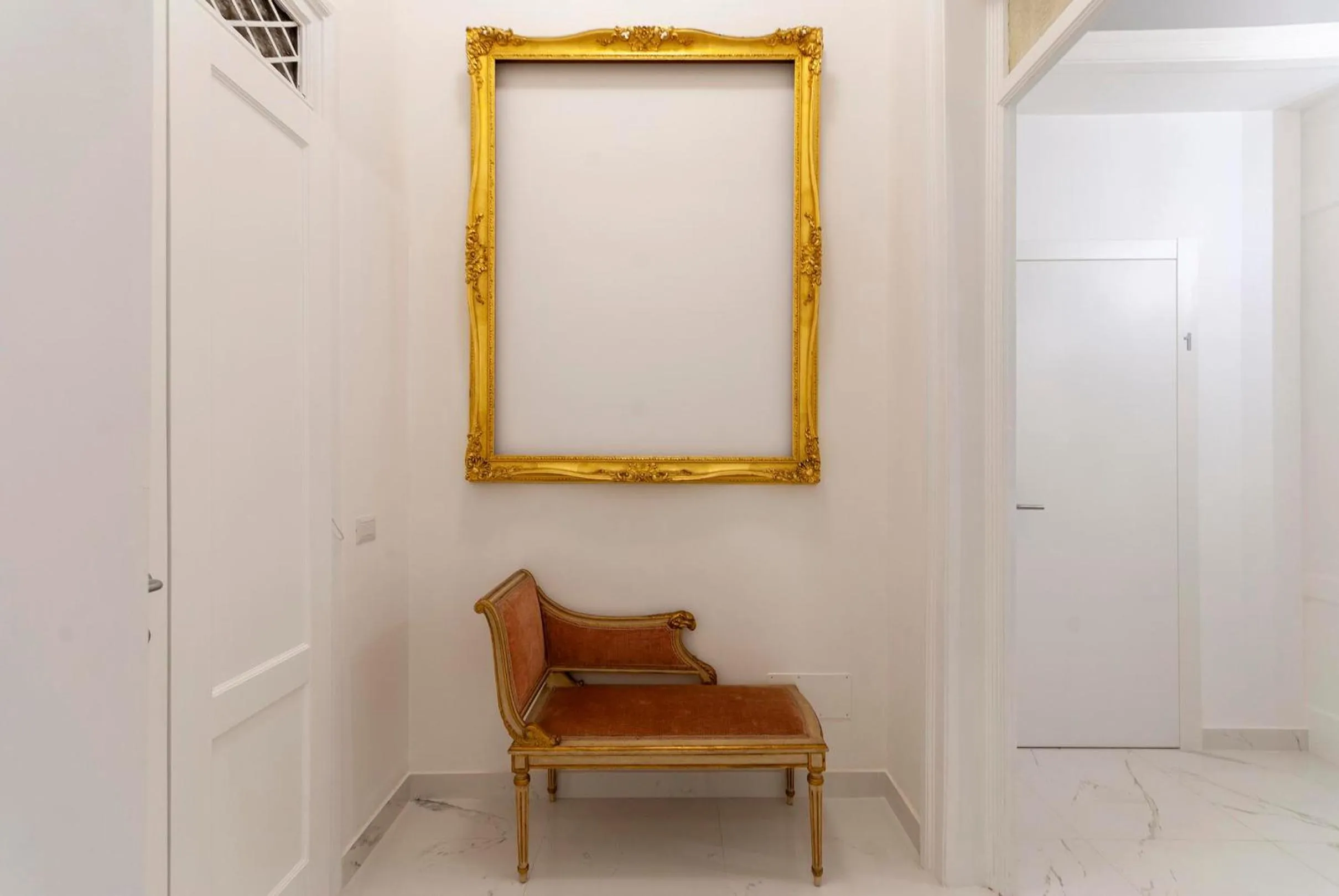 Lobby or reception in Bea Suites Luxury Rooms