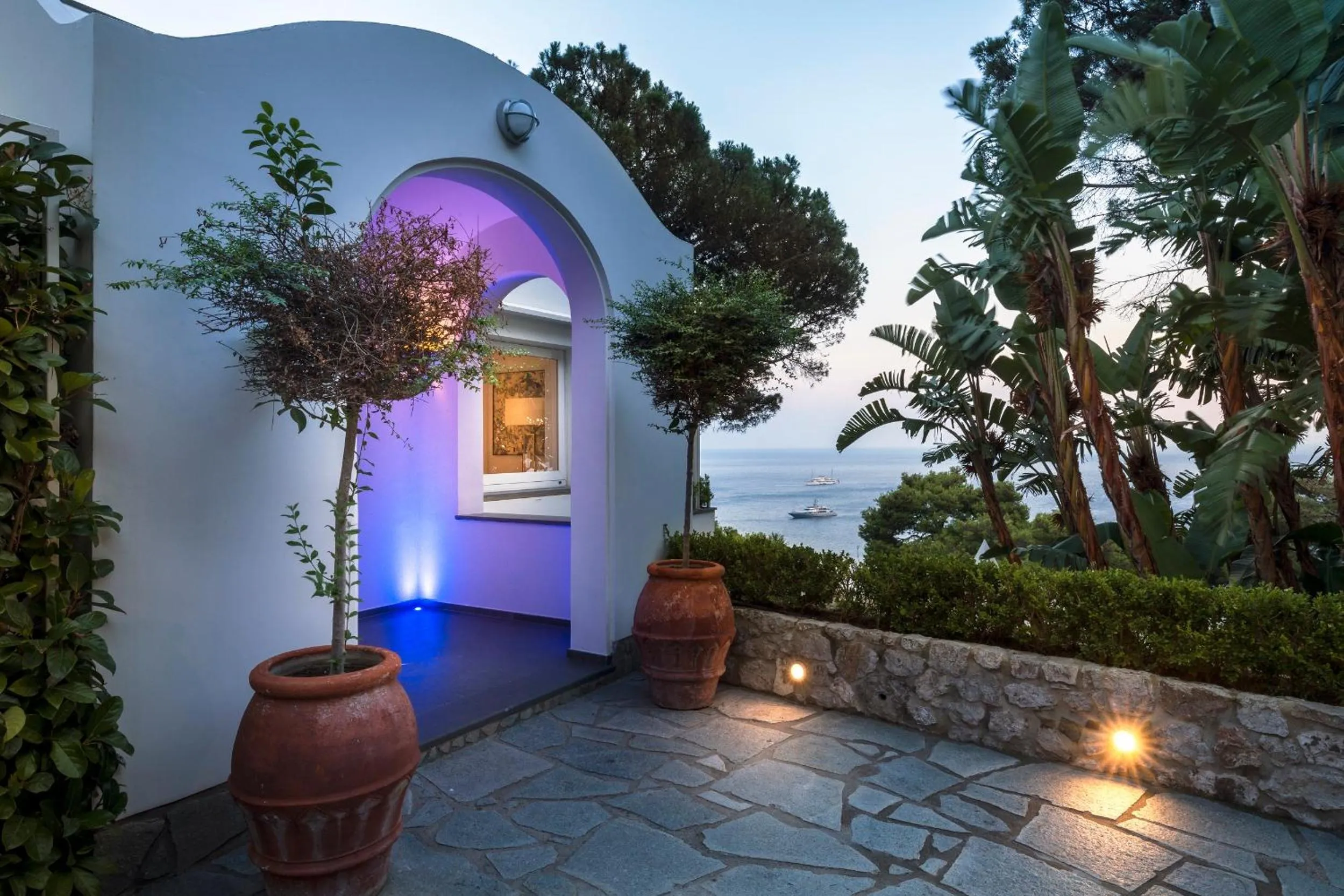 Facade/entrance in LHP Suite Capri Villa La Giara