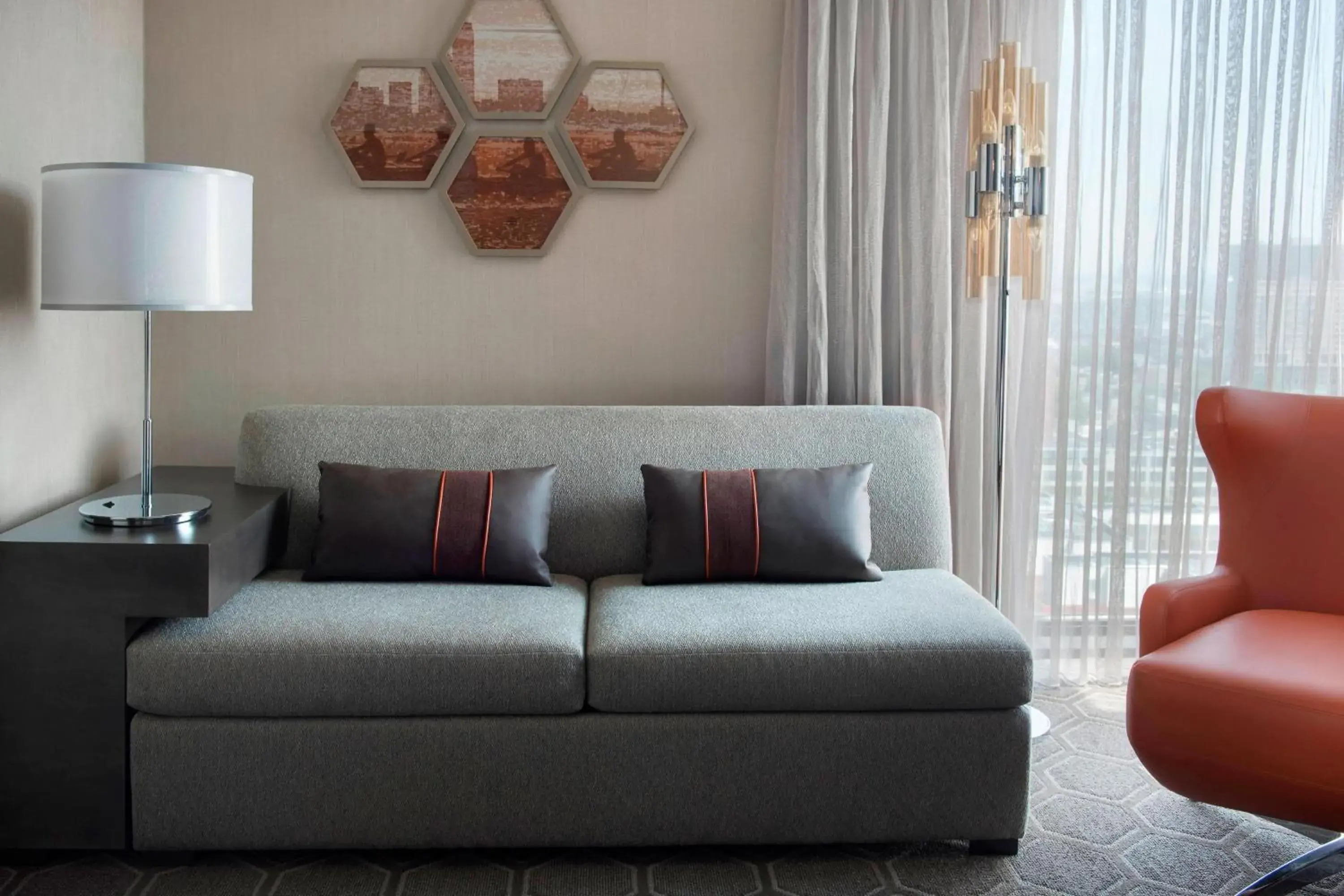 King Room with Adapted Tub - Mobility Accessible in Boston Marriott Cambridge King Room with Adapted Tub - Mobility Accessible in Boston Marriott Cambridge