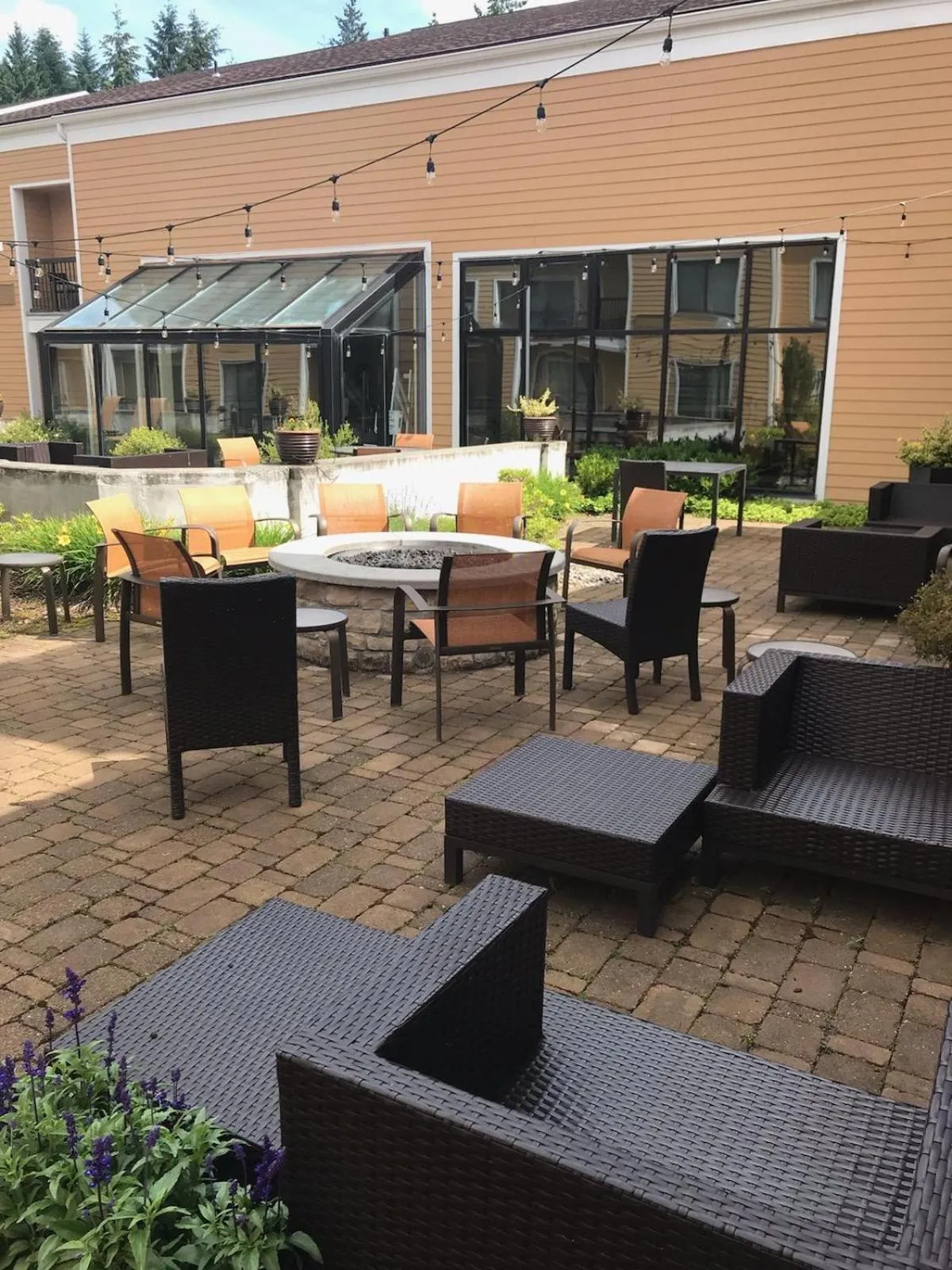 Patio in Sonesta Select Seattle Bellevue Redmond