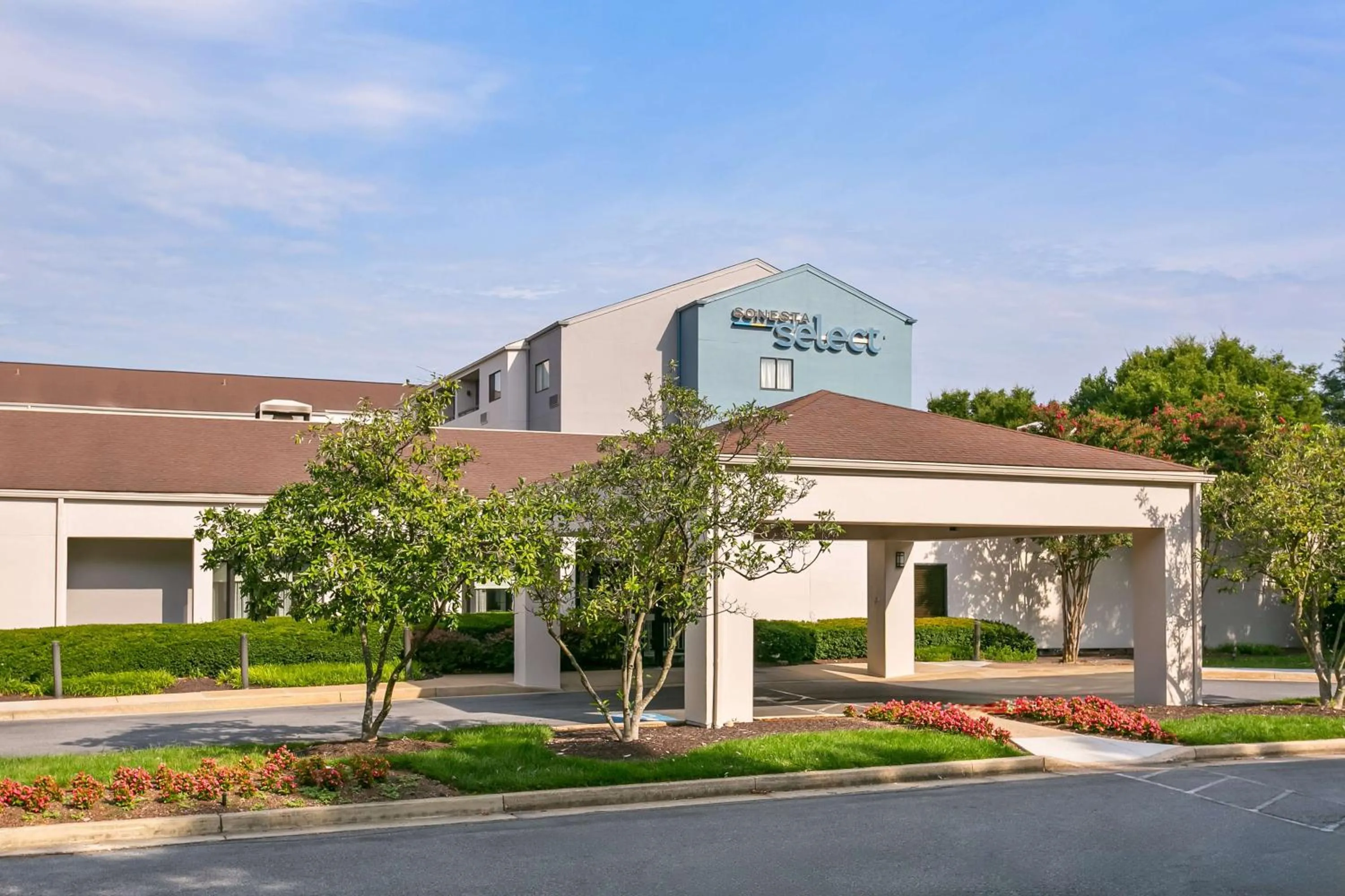 Property building in Sonesta Select Columbia