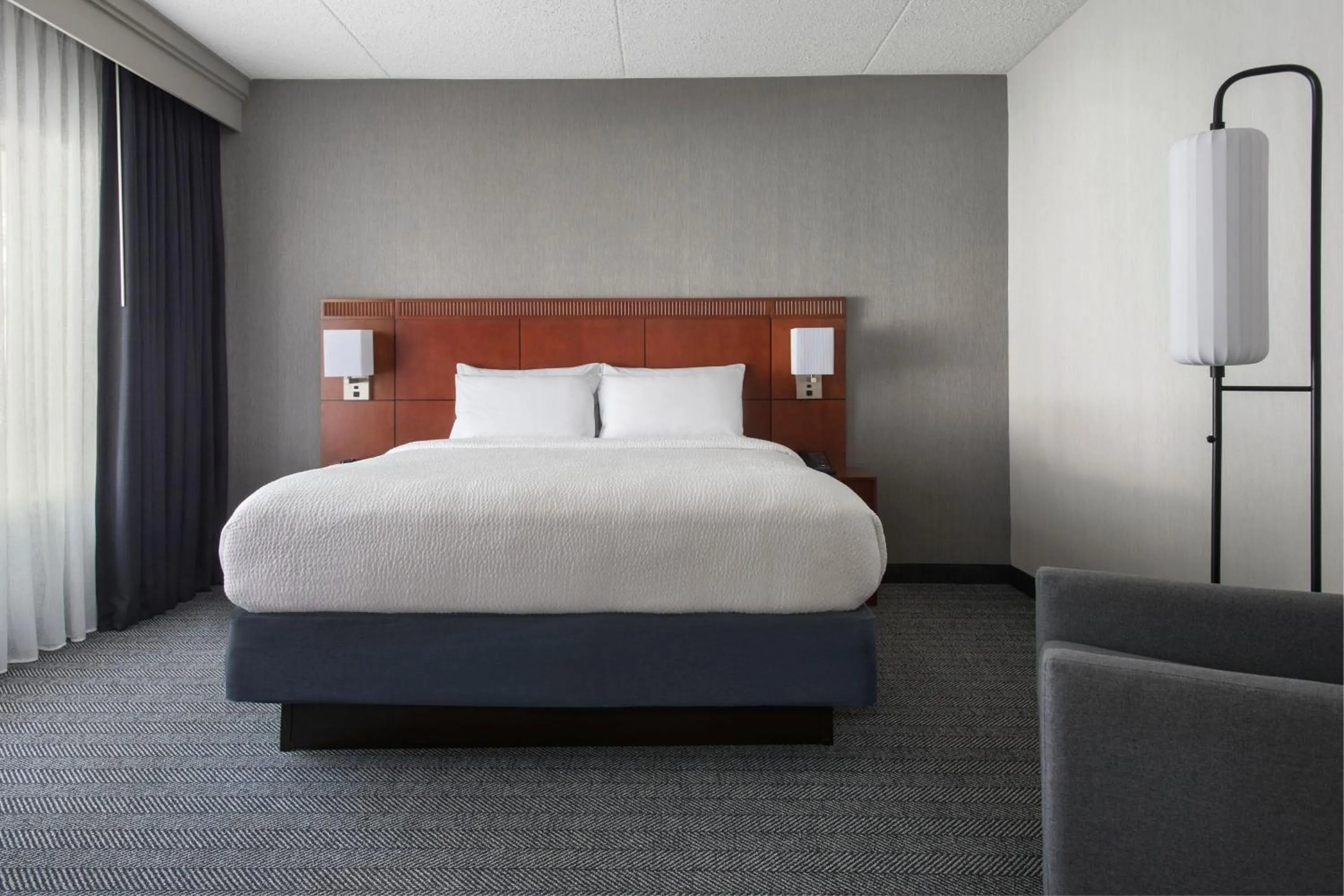 Photo of the whole room, Bed in Courtyard By Marriott Baltimore Hunt Valley