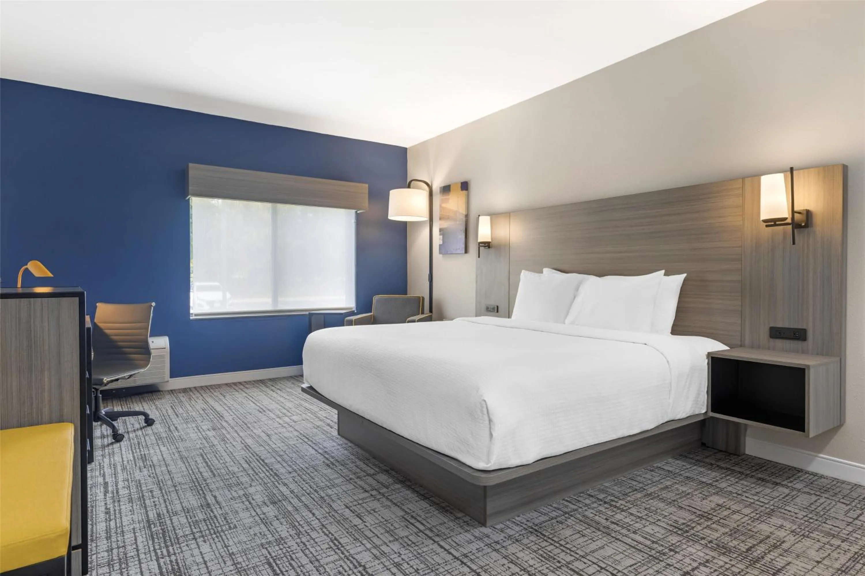 Bedroom, Bed in Best Western Plus Elgin - Chicago