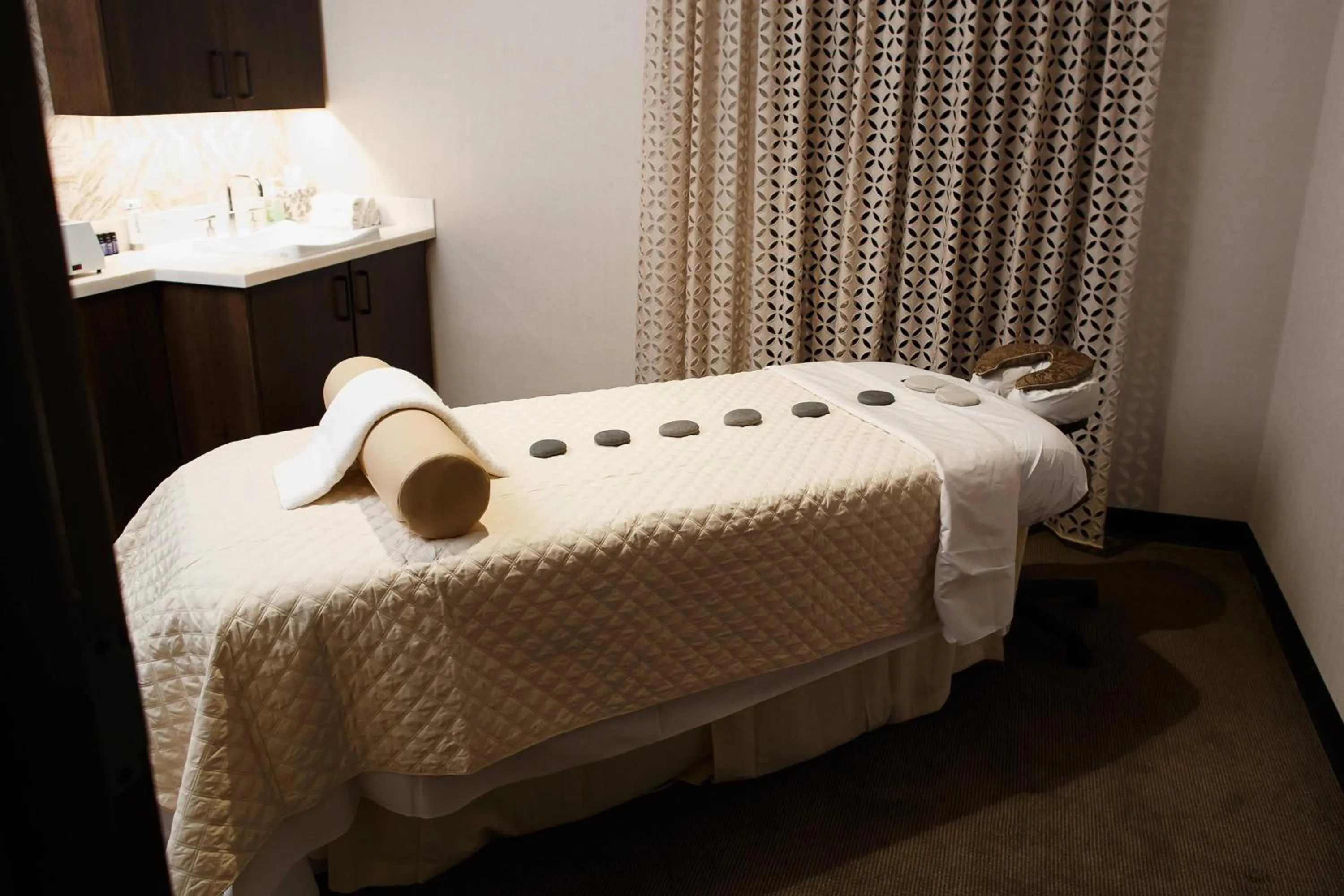 Spa and wellness centre/facilities, Bed in Lincolnshire Marriott Resort