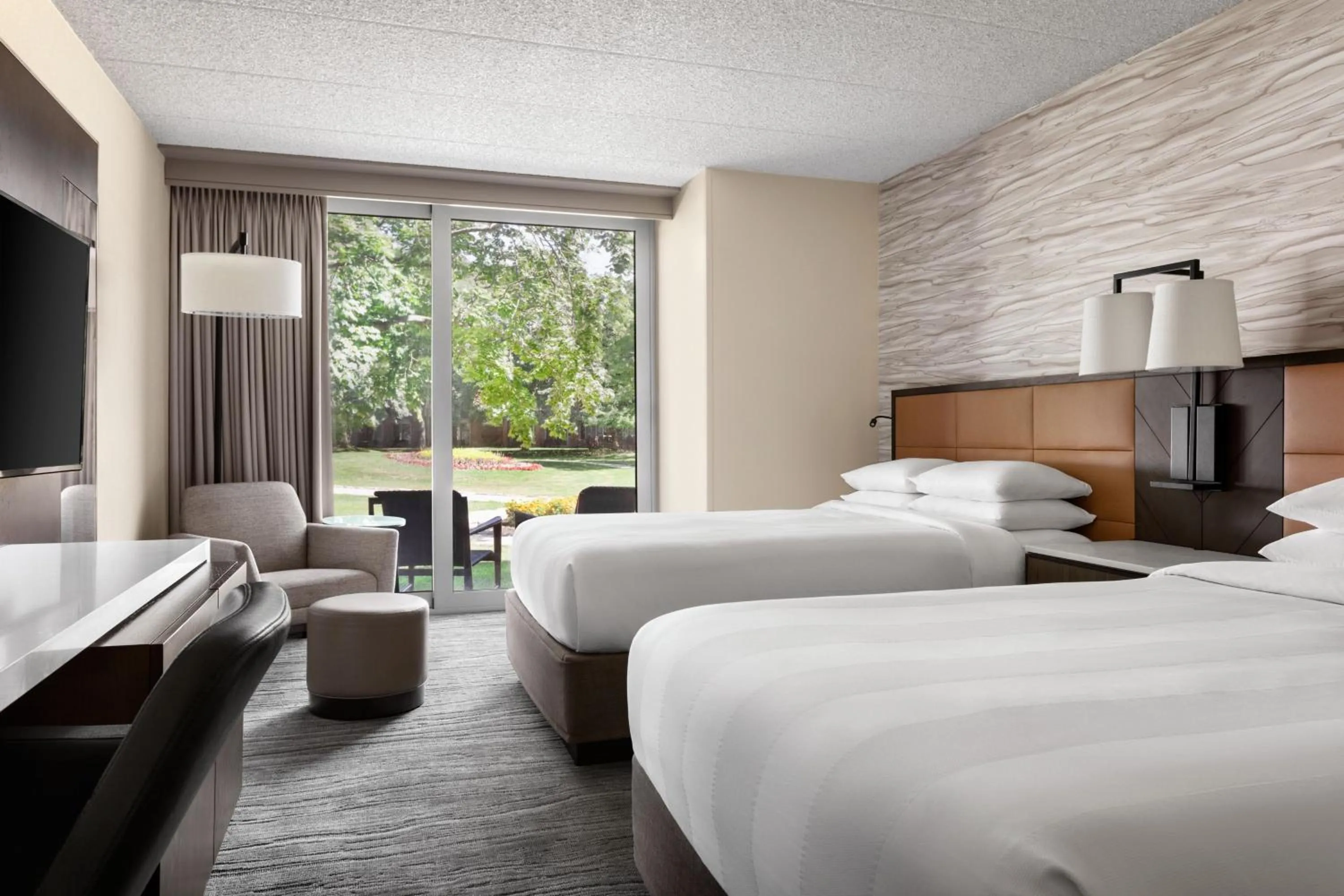 Photo of the whole room, Bed in Lincolnshire Marriott Resort