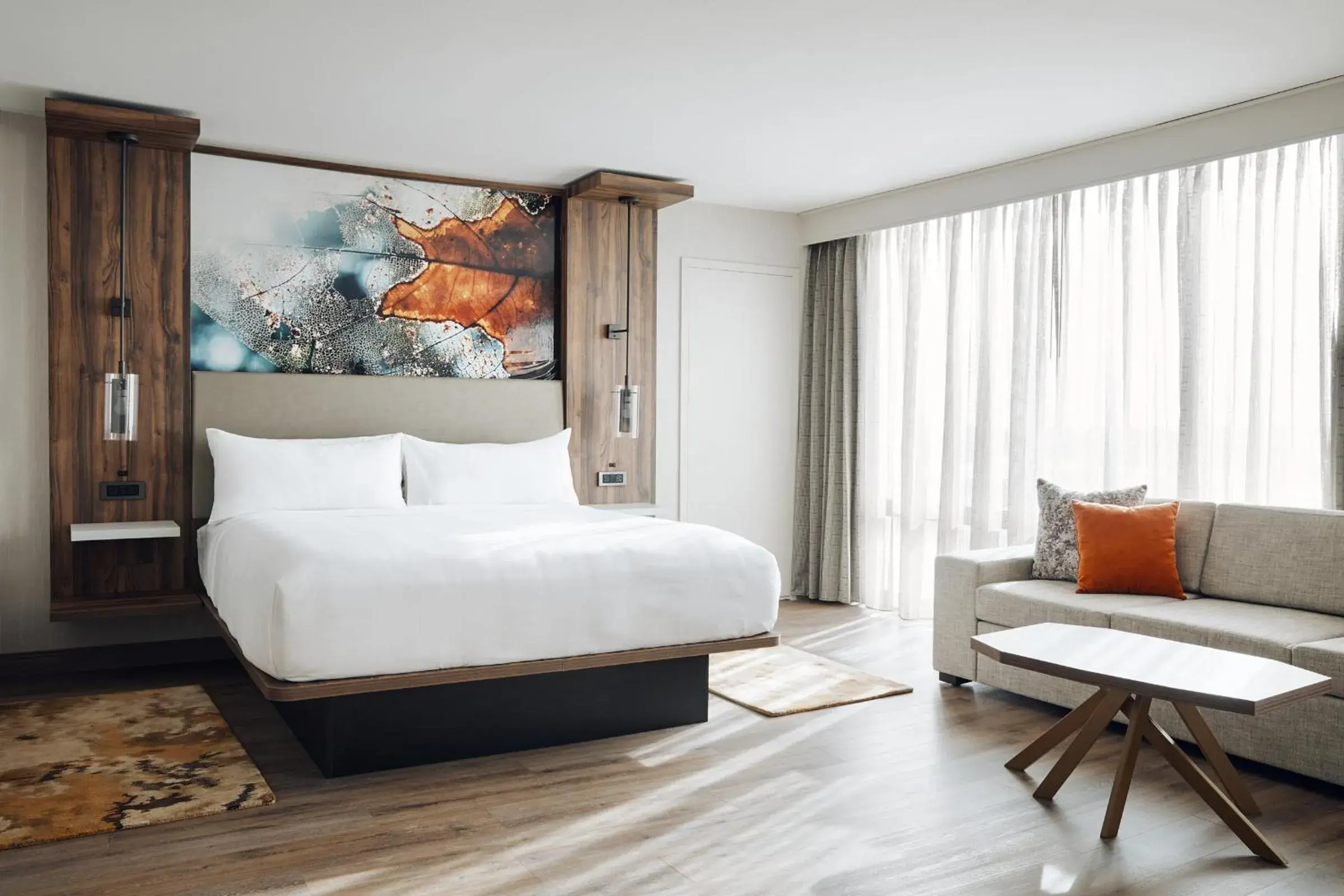 Guest Room with King Bed and Concierge Lounge Access in Chicago Marriott Oak Brook Guest Room with King Bed and Concierge Lounge Access in Chicago Marriott Oak Brook