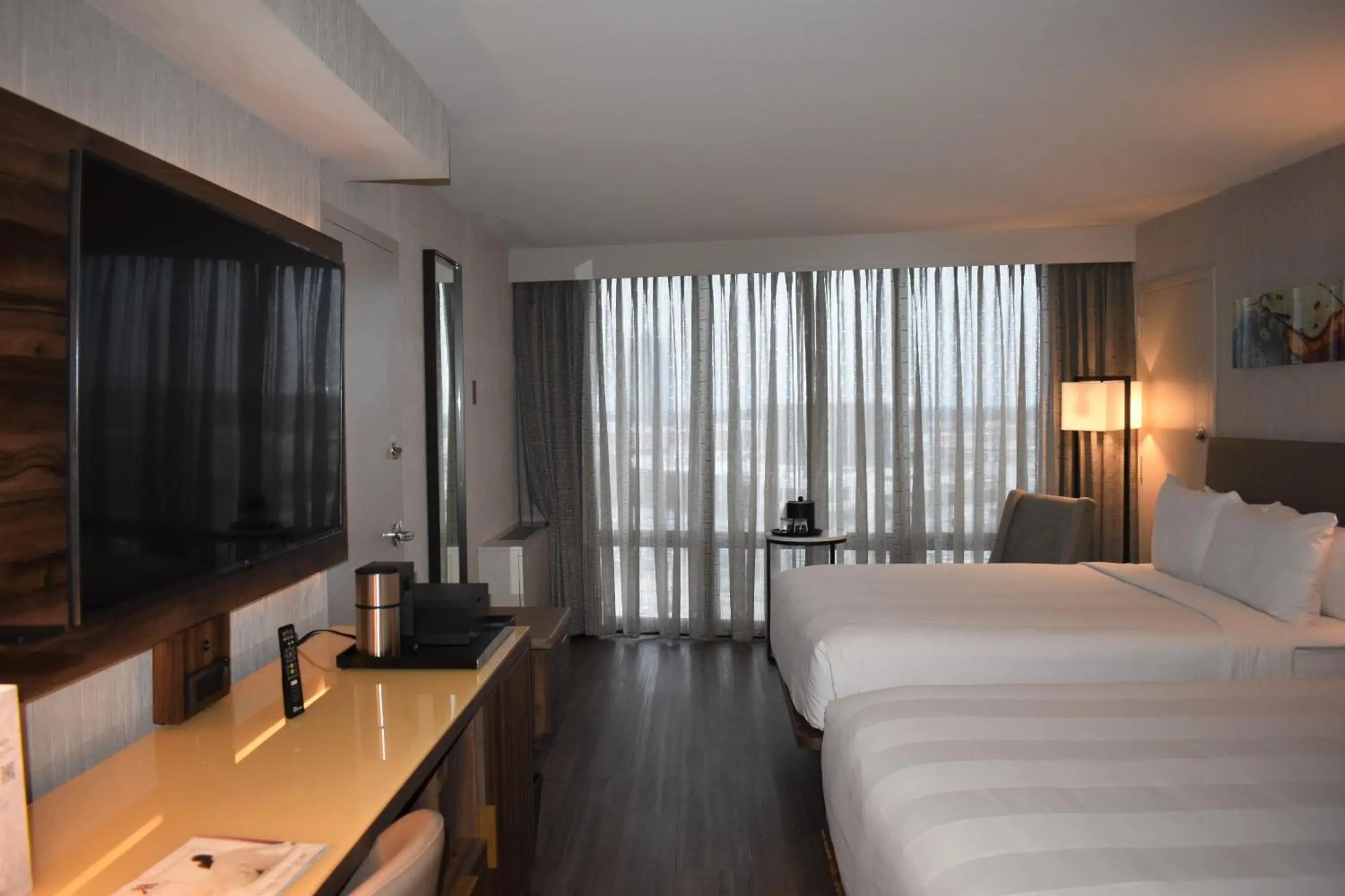 Guest Room with 2 Double Beds with Concierge Lounge Access in Chicago Marriott Oak Brook Guest Room with 2 Double Beds with Concierge Lounge Access in Chicago Marriott Oak Brook