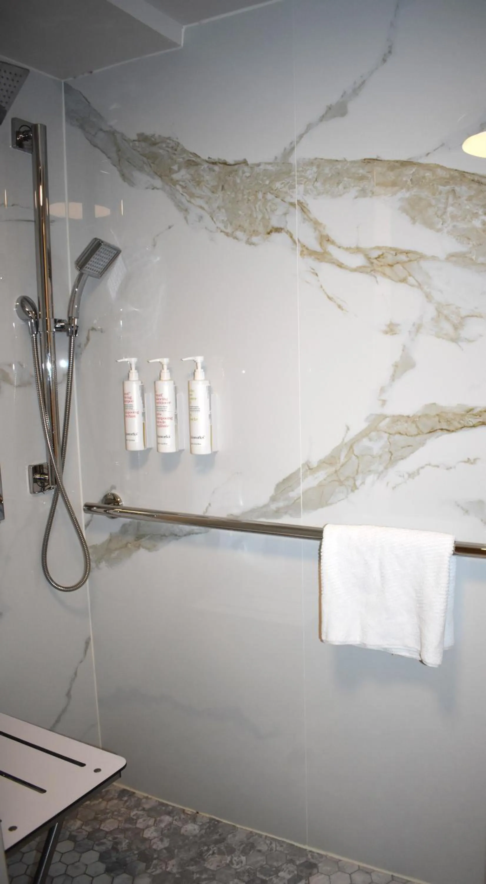 Bathroom in Chicago Marriott Oak Brook