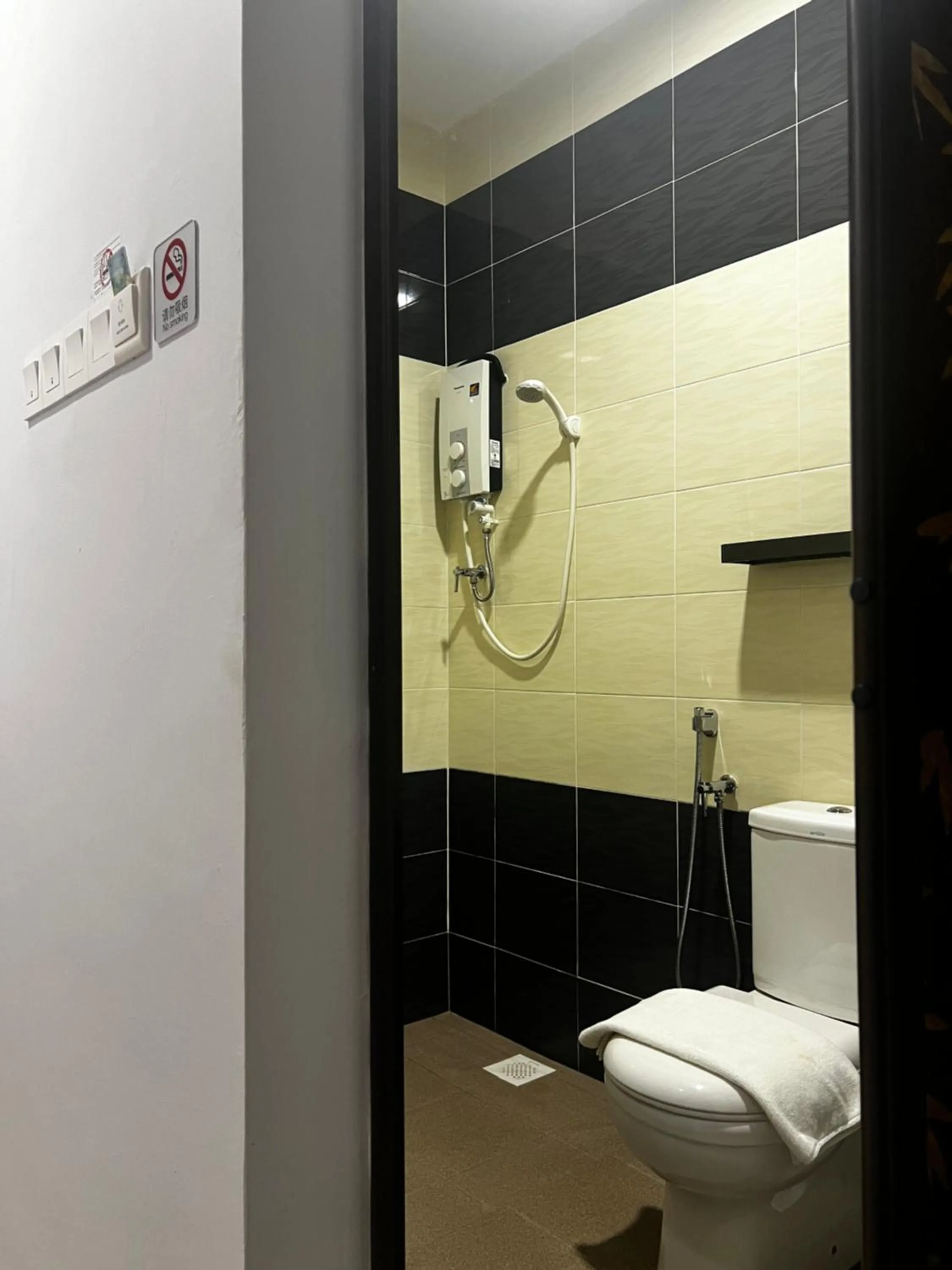 Shower in SiN LiEN HOTEL