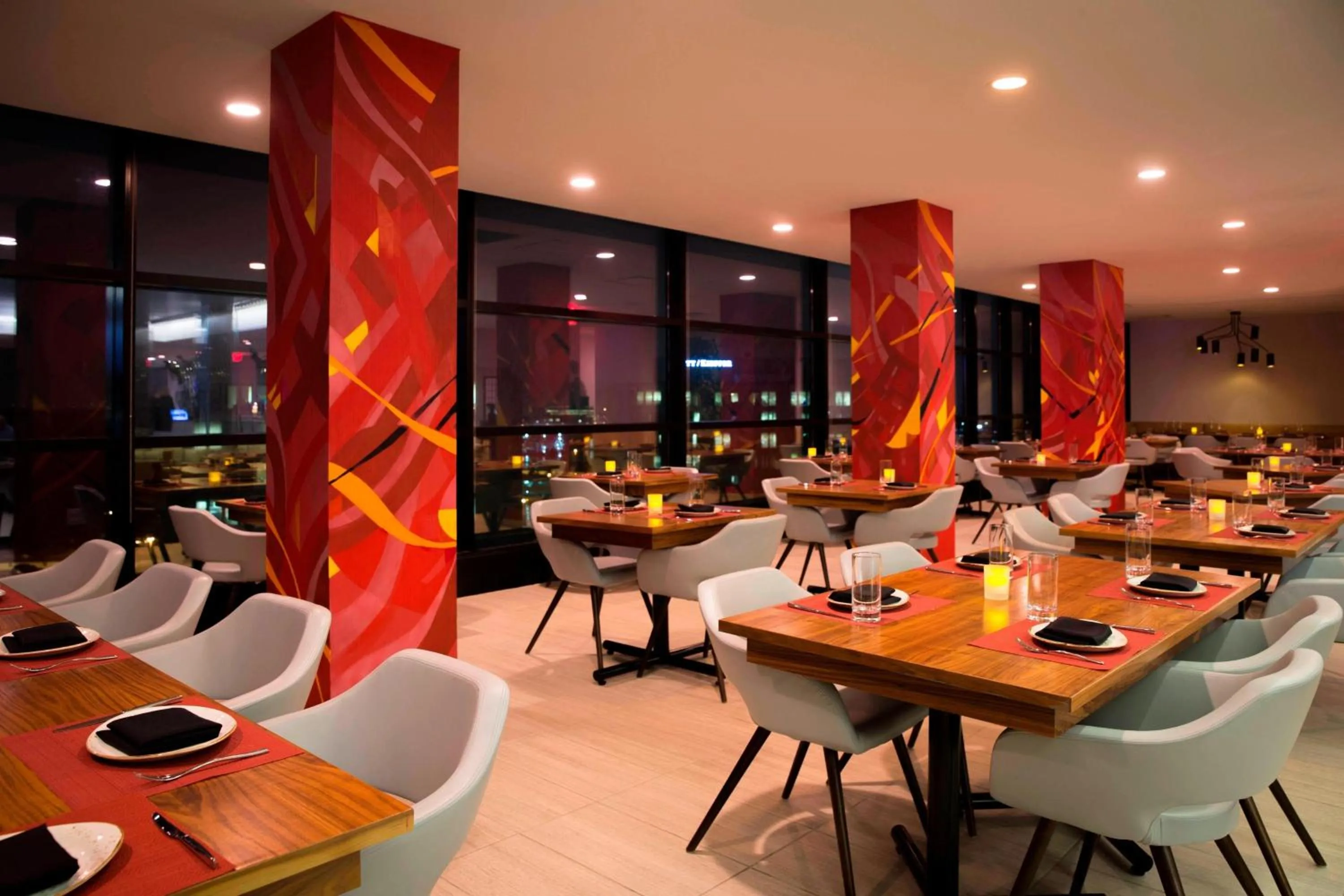 Restaurant/places to eat in Le Méridien Chicago - Oakbrook Center