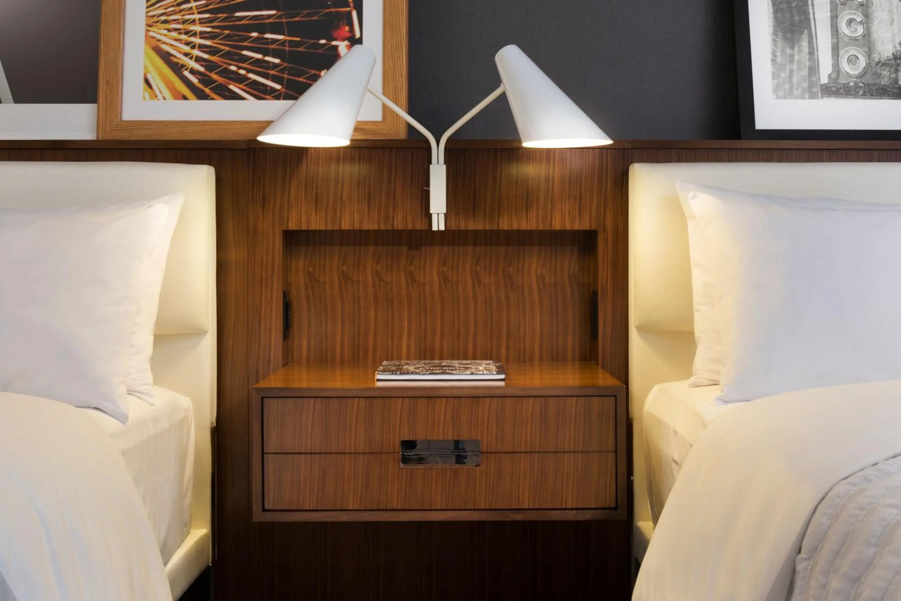 Photo of the whole room, Bed in Le Méridien Chicago - Oakbrook Center