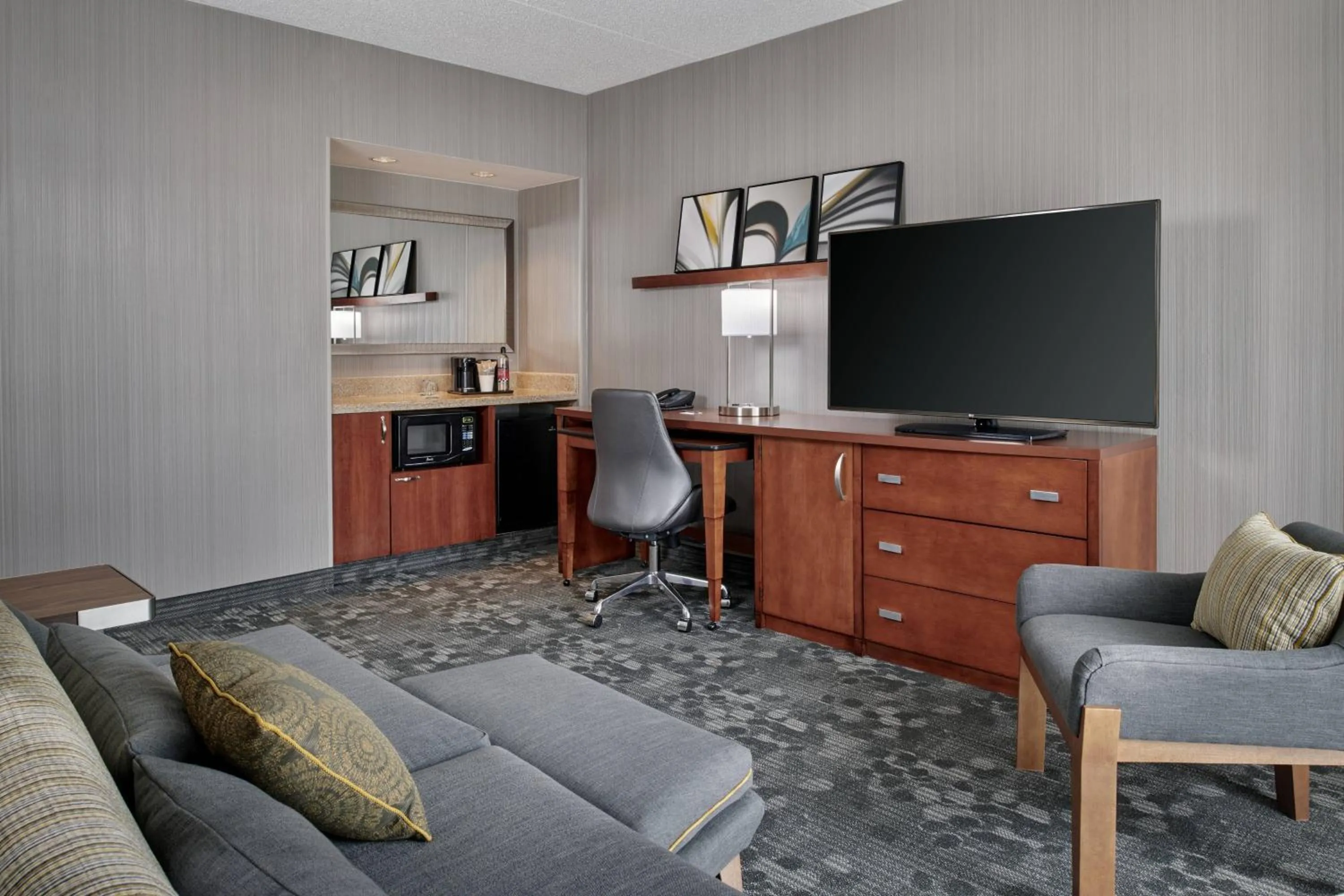 Living room in Courtyard Chicago Oakbrook Terrace