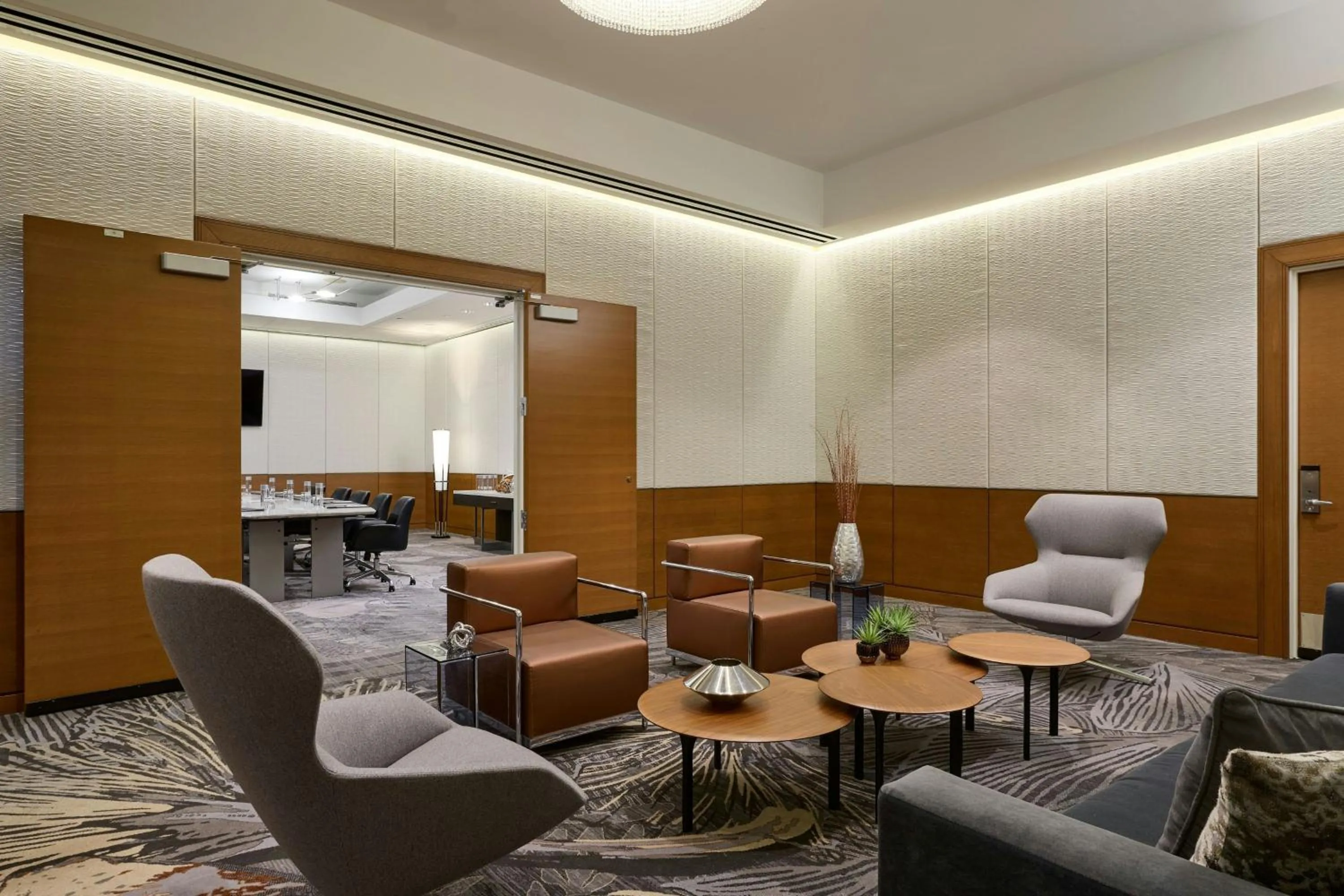 Meeting/conference room in Renaissance Schaumburg Convention Center Hotel