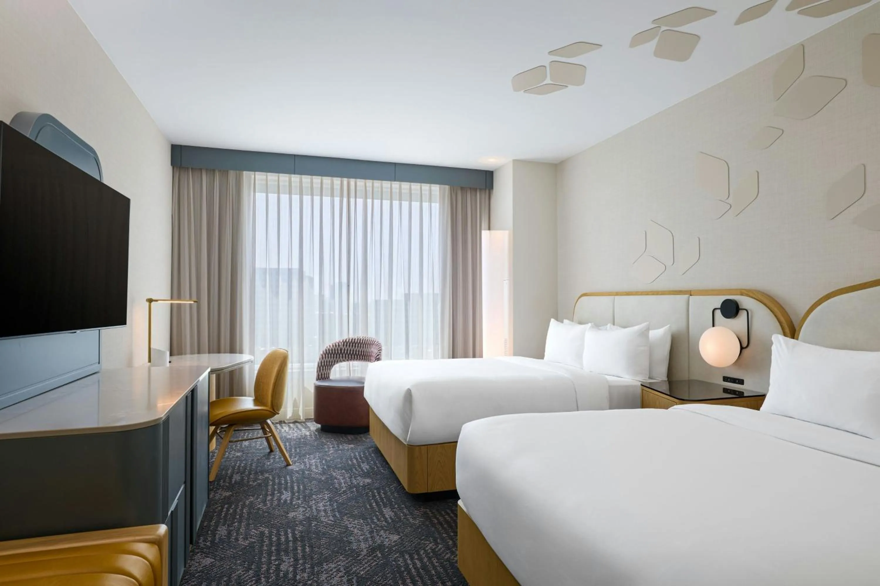 Photo of the whole room, Bed in Renaissance Schaumburg Convention Center Hotel