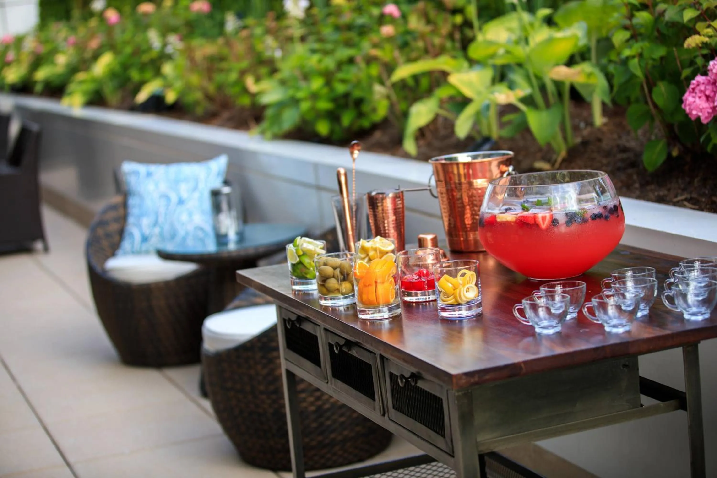 Lounge or bar in Renaissance Schaumburg Convention Center Hotel