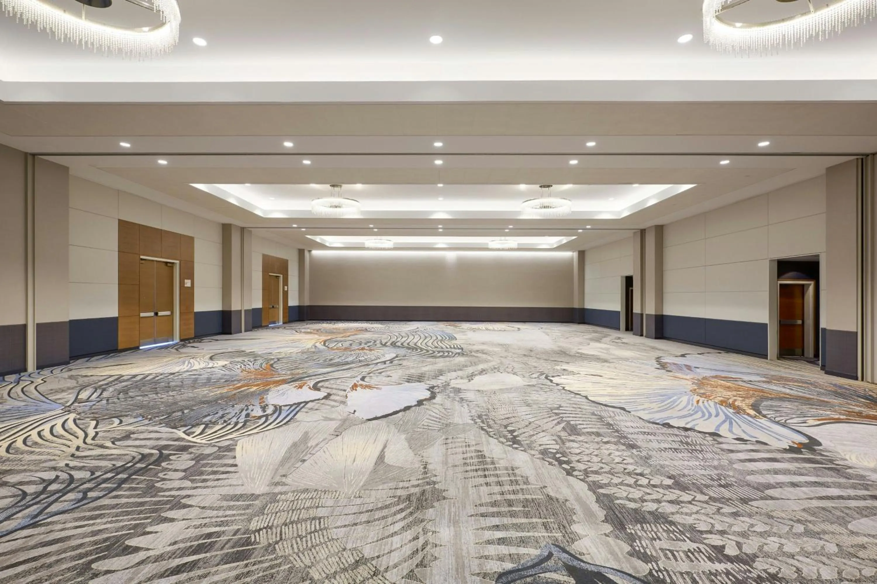 Meeting/conference room in Renaissance Schaumburg Convention Center Hotel