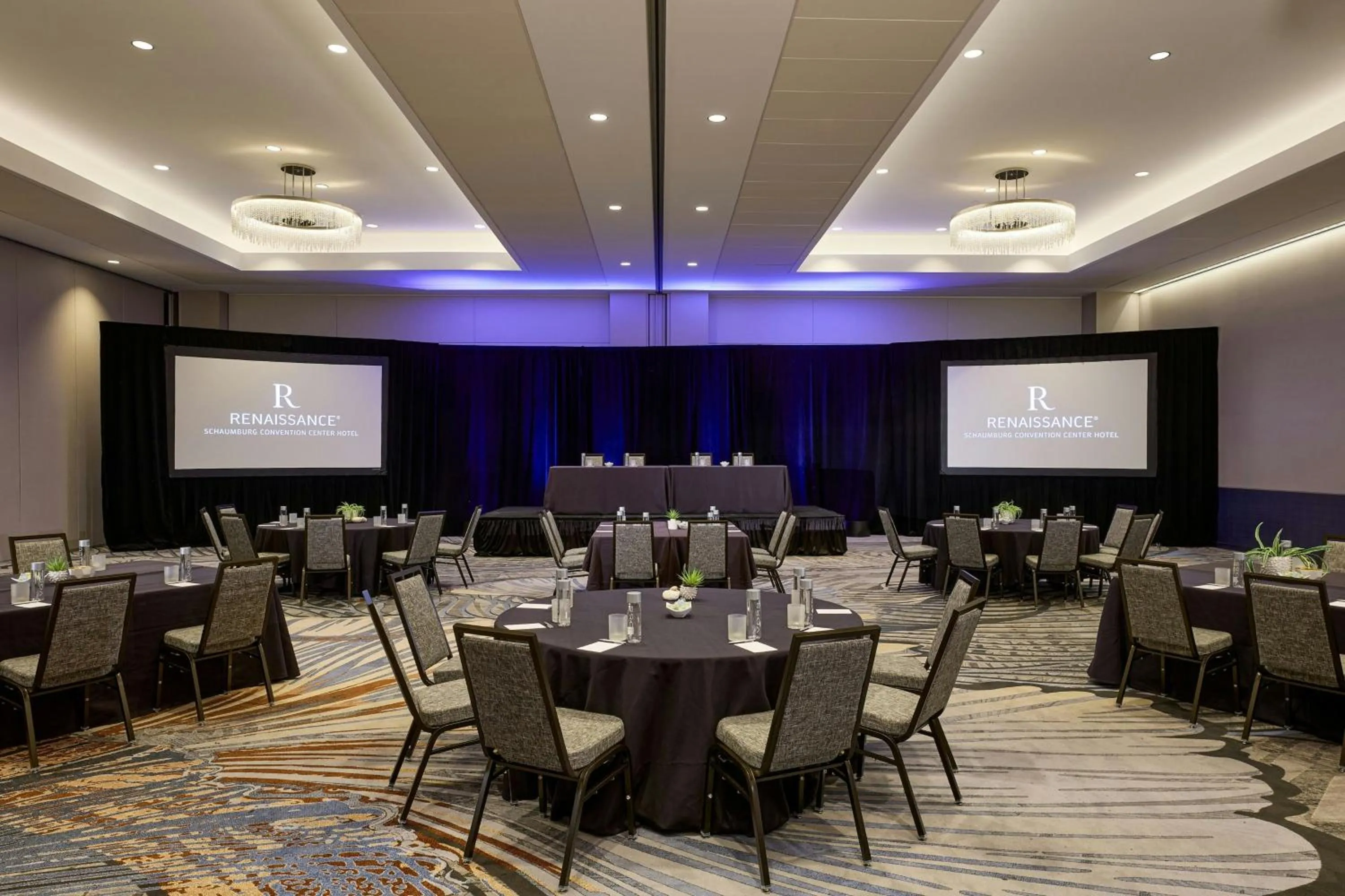 Meeting/conference room in Renaissance Schaumburg Convention Center Hotel