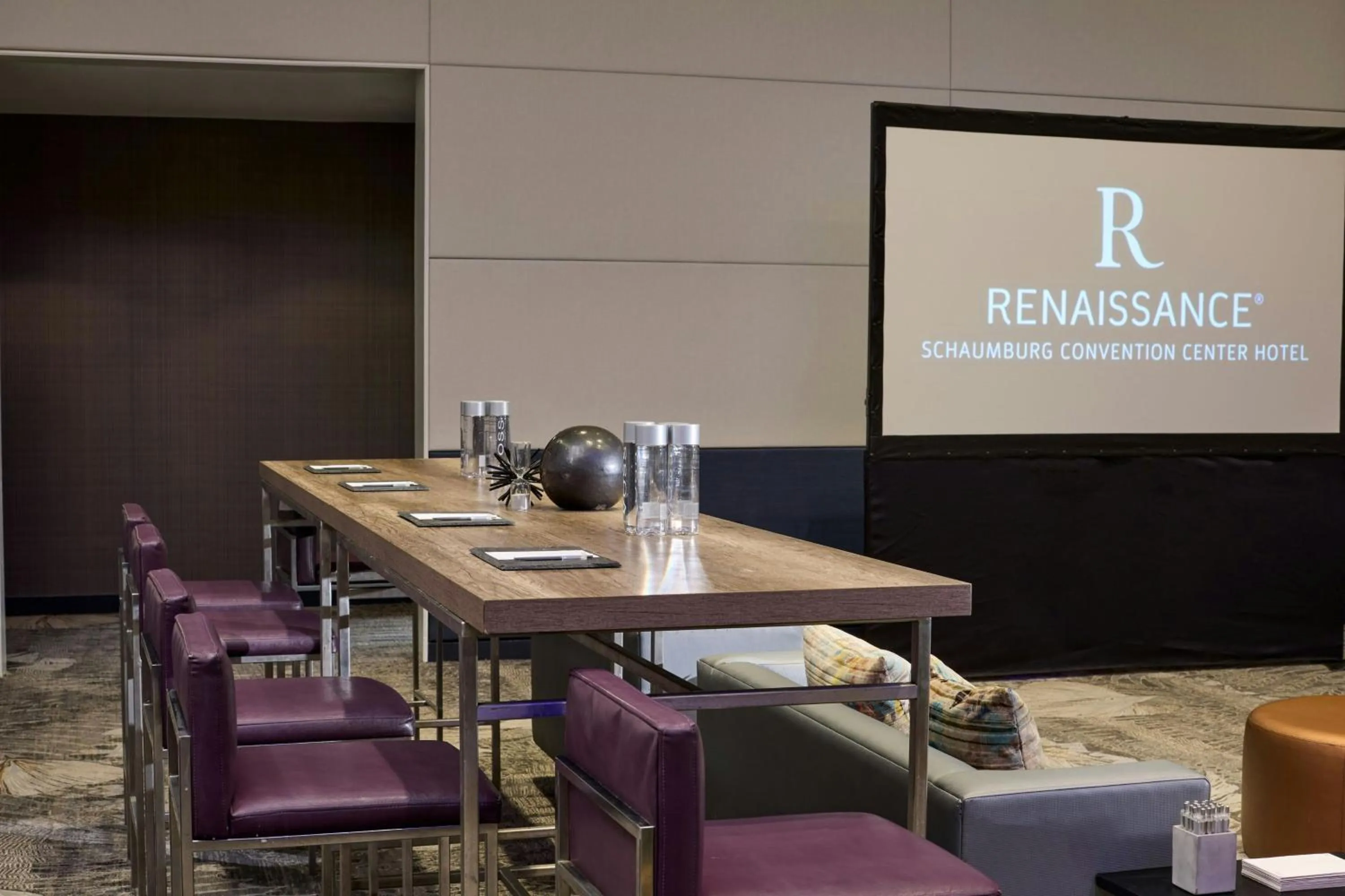 Meeting/conference room in Renaissance Schaumburg Convention Center Hotel