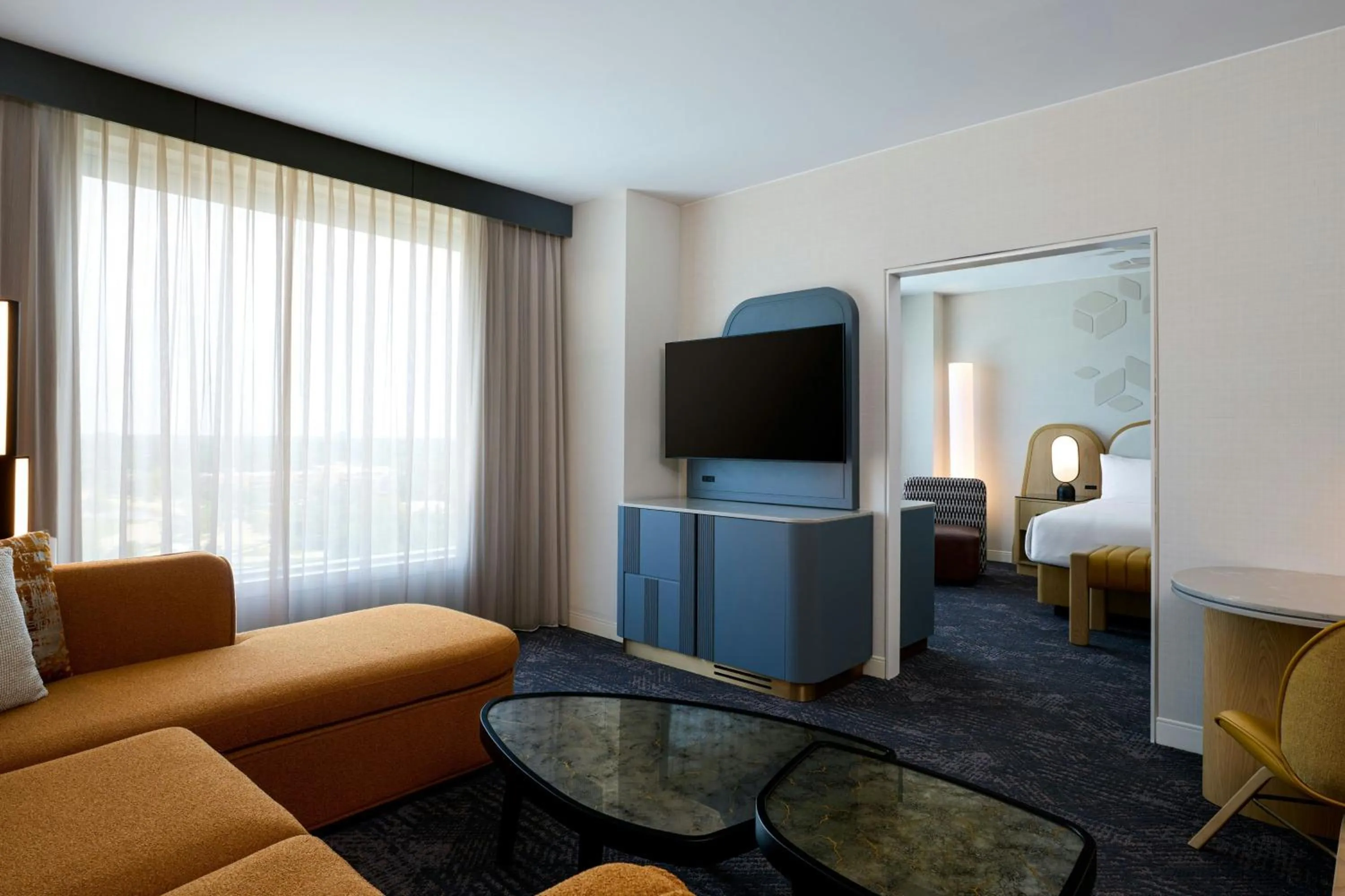 Living room in Renaissance Schaumburg Convention Center Hotel