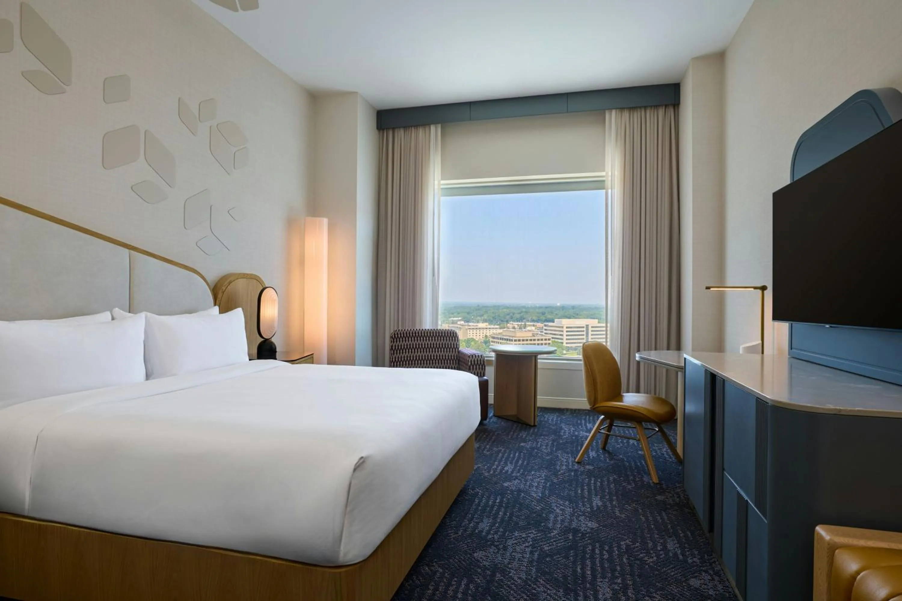 Photo of the whole room, Bed in Renaissance Schaumburg Convention Center Hotel