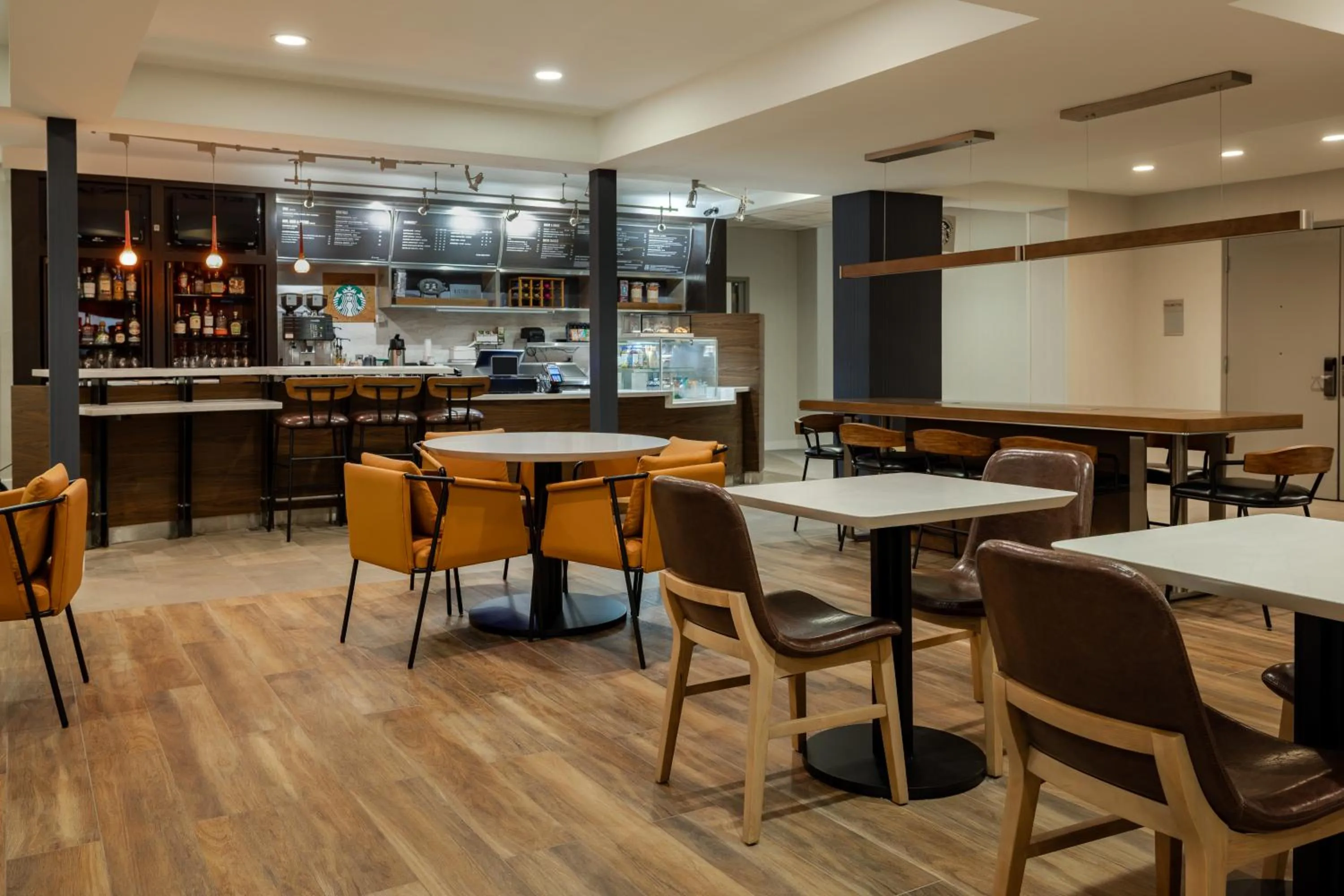 Restaurant/places to eat in Courtyard by Marriott North Charleston Airport Coliseum