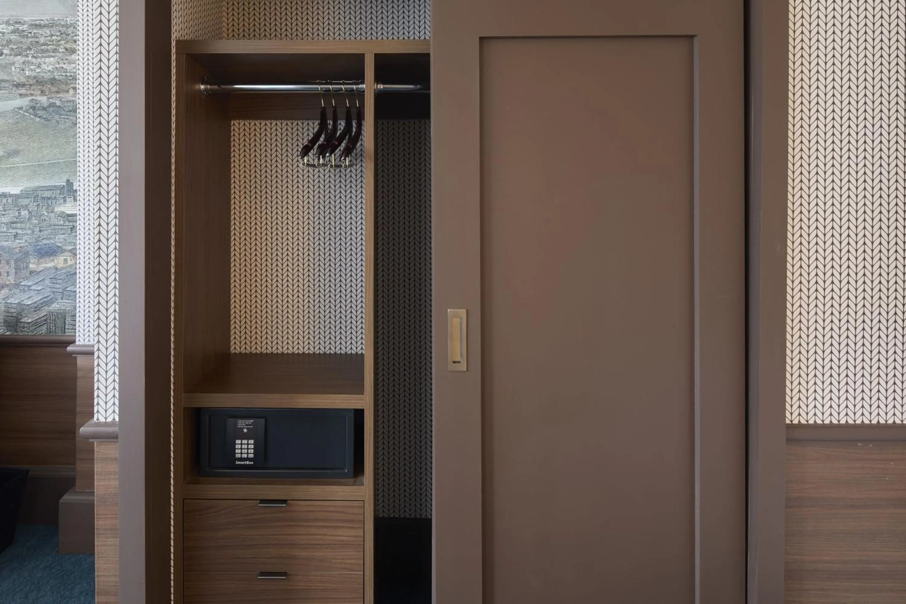 Photo of the whole room in Hotel Cleveland Autograph Collection