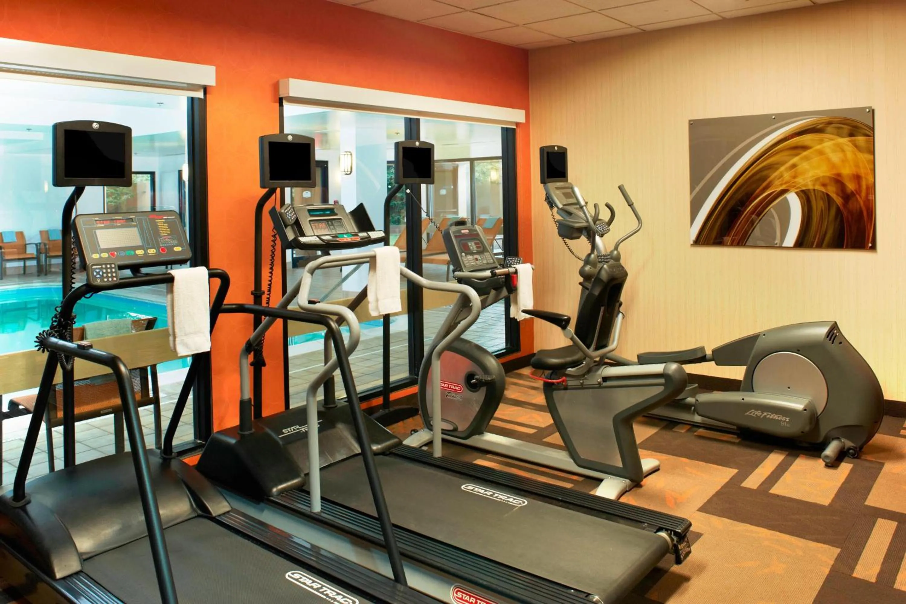 Fitness centre/facilities in Courtyard Cleveland Airport North