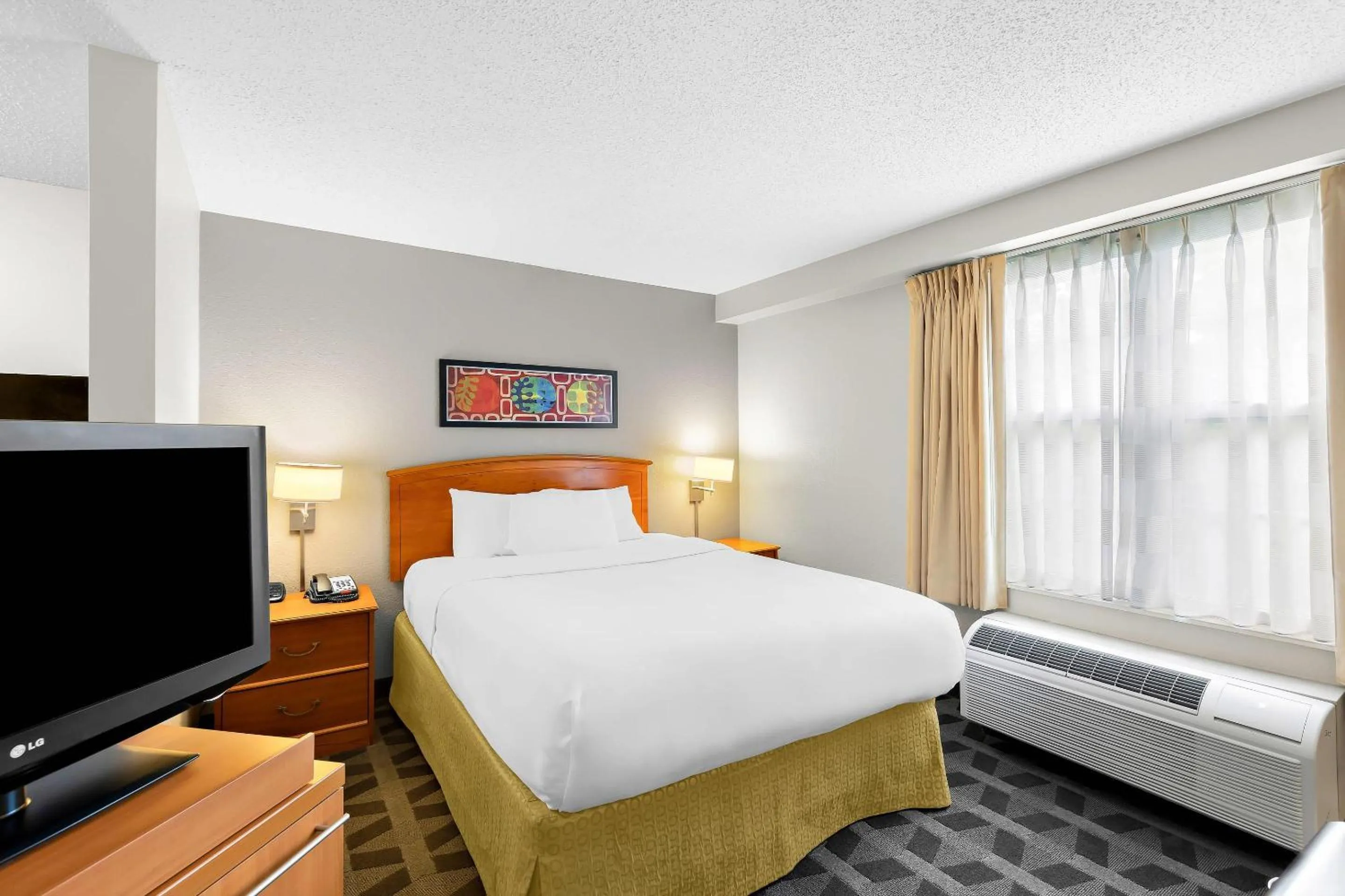 Bedroom, Bed in MainStay Suites Middleburg Heights Cleveland Airport
