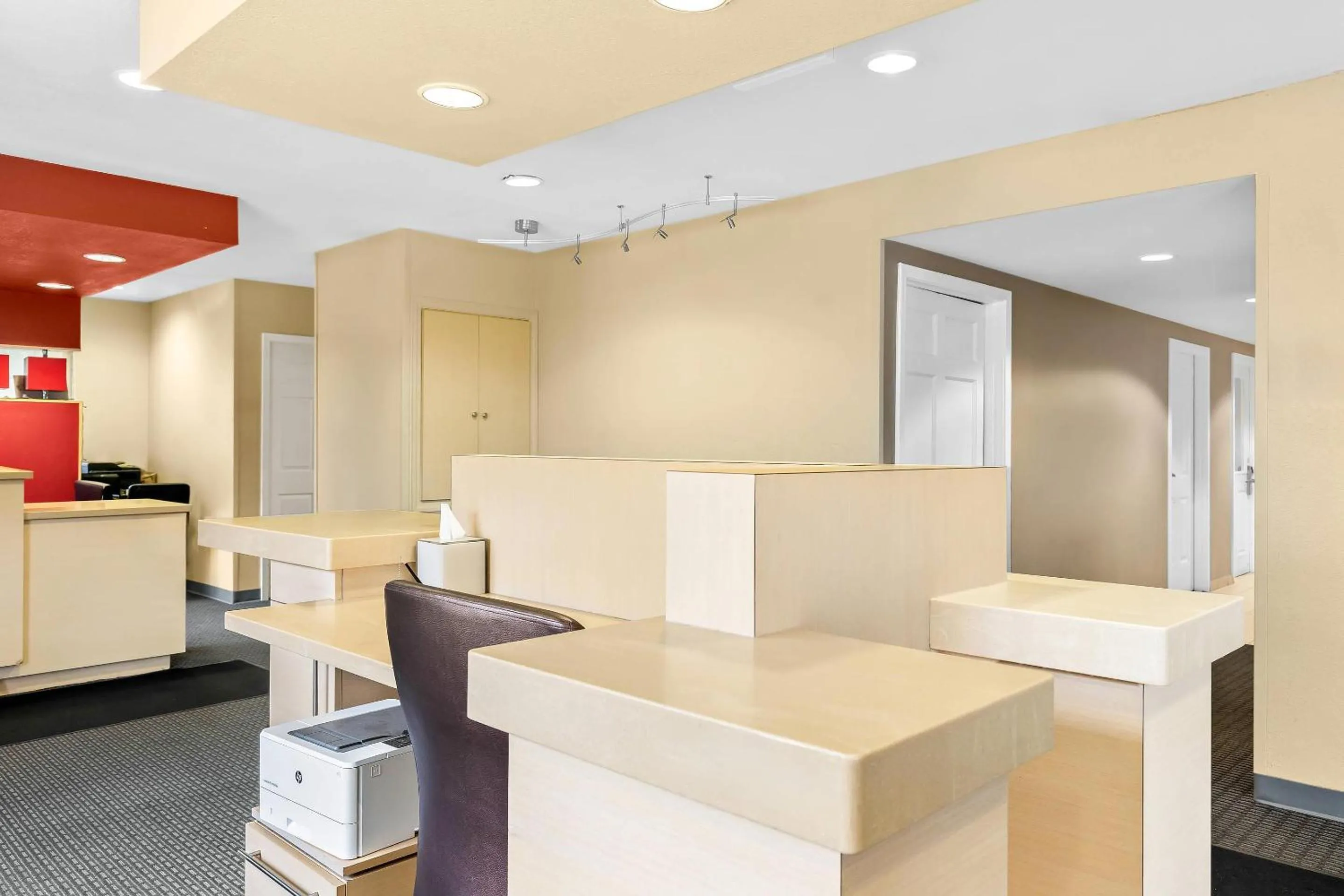 Lobby or reception in MainStay Suites Middleburg Heights Cleveland Airport