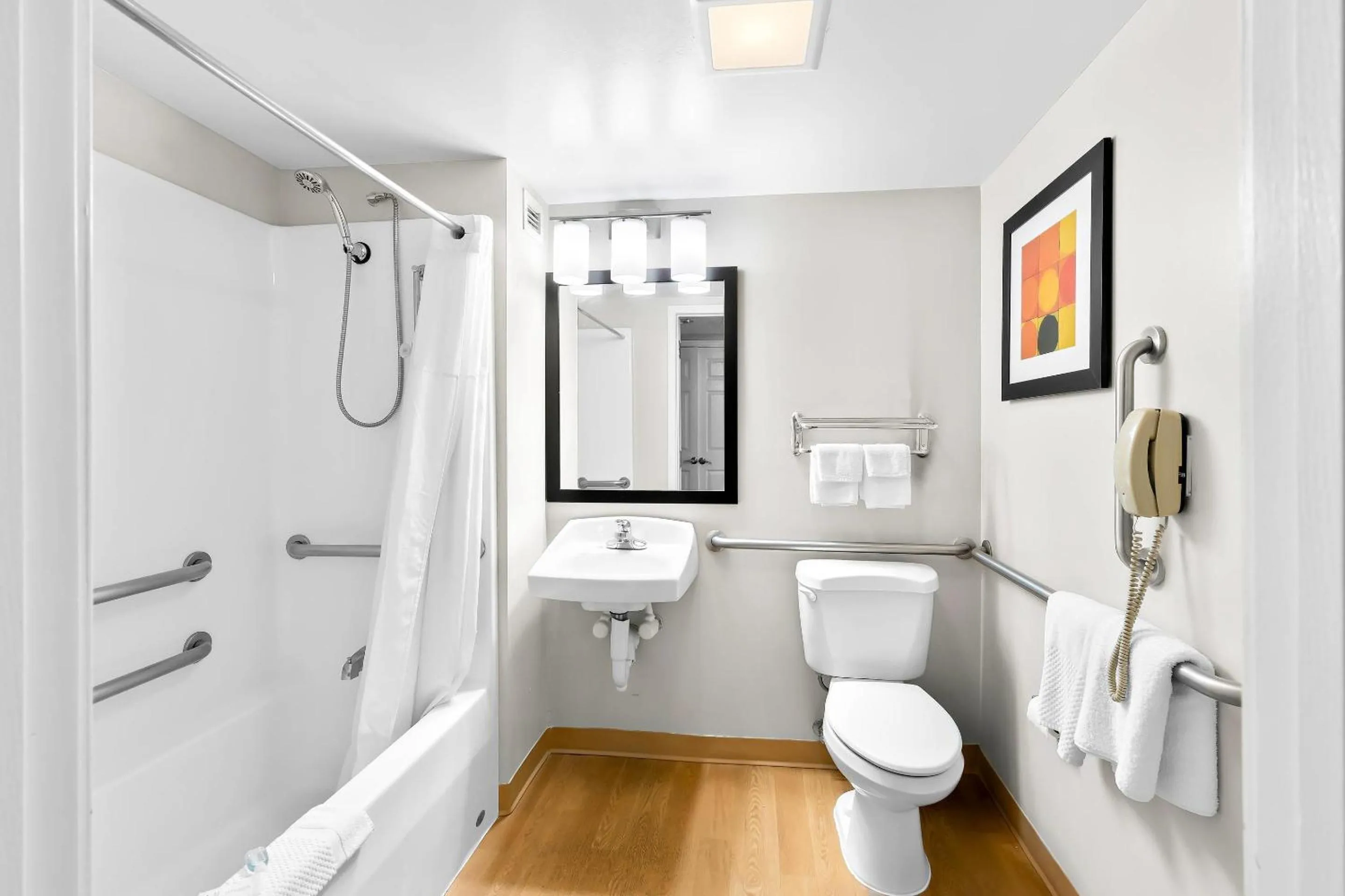 Bedroom in MainStay Suites Middleburg Heights Cleveland Airport