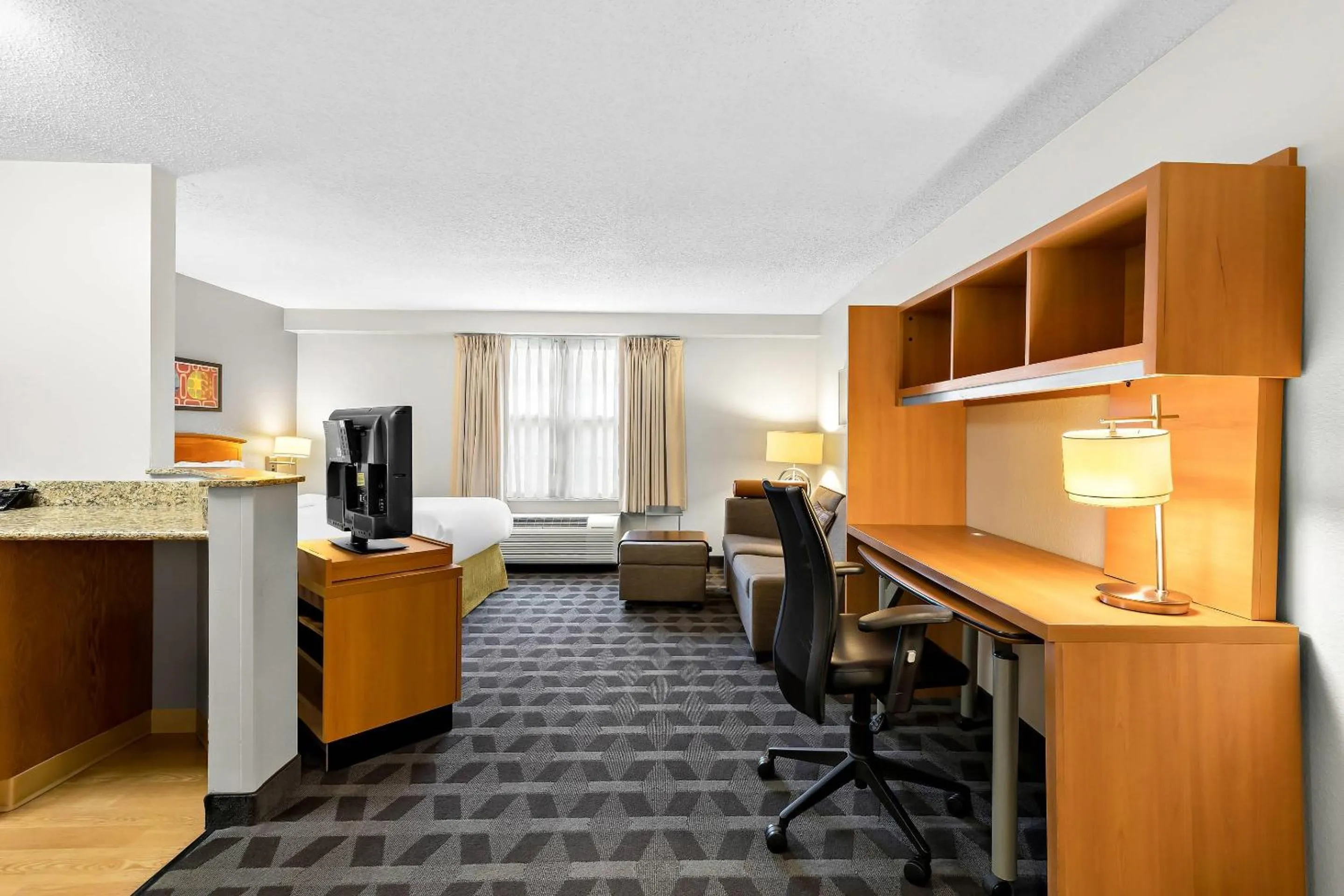 Bedroom, Bed in MainStay Suites Middleburg Heights Cleveland Airport