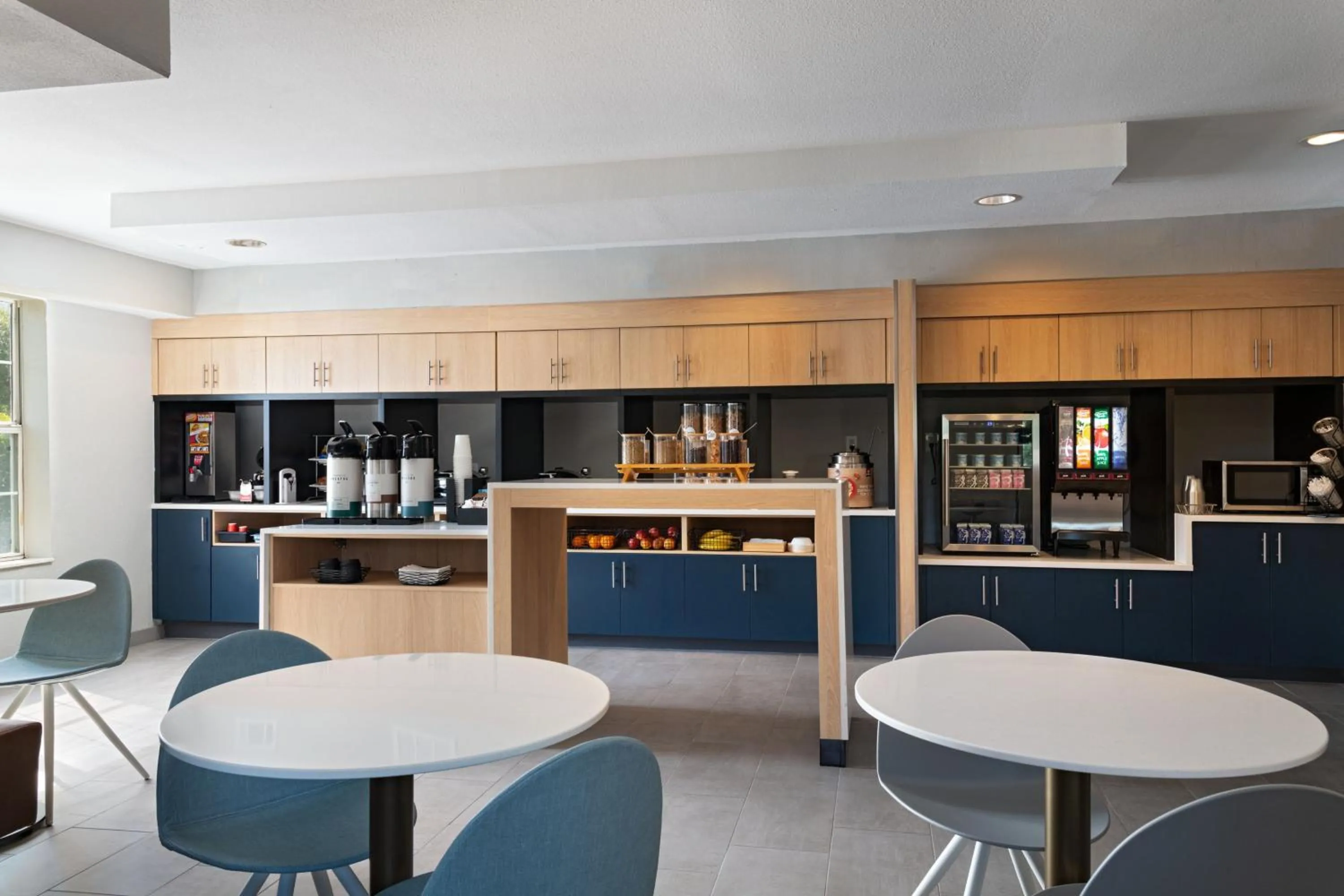 Breakfast in TownePlace Suites by Marriott College Station