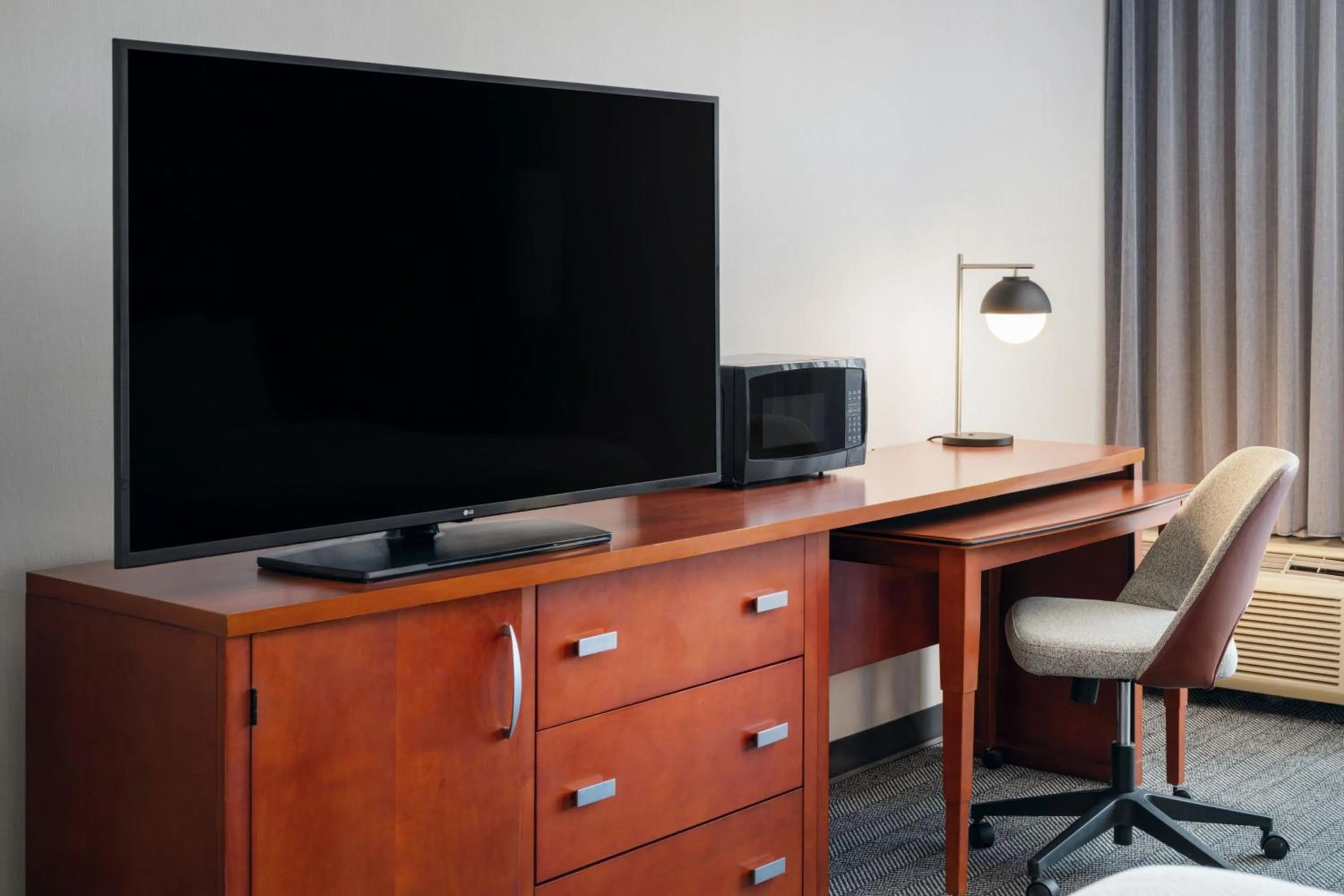 Photo of the whole room in Courtyard Columbus Worthington