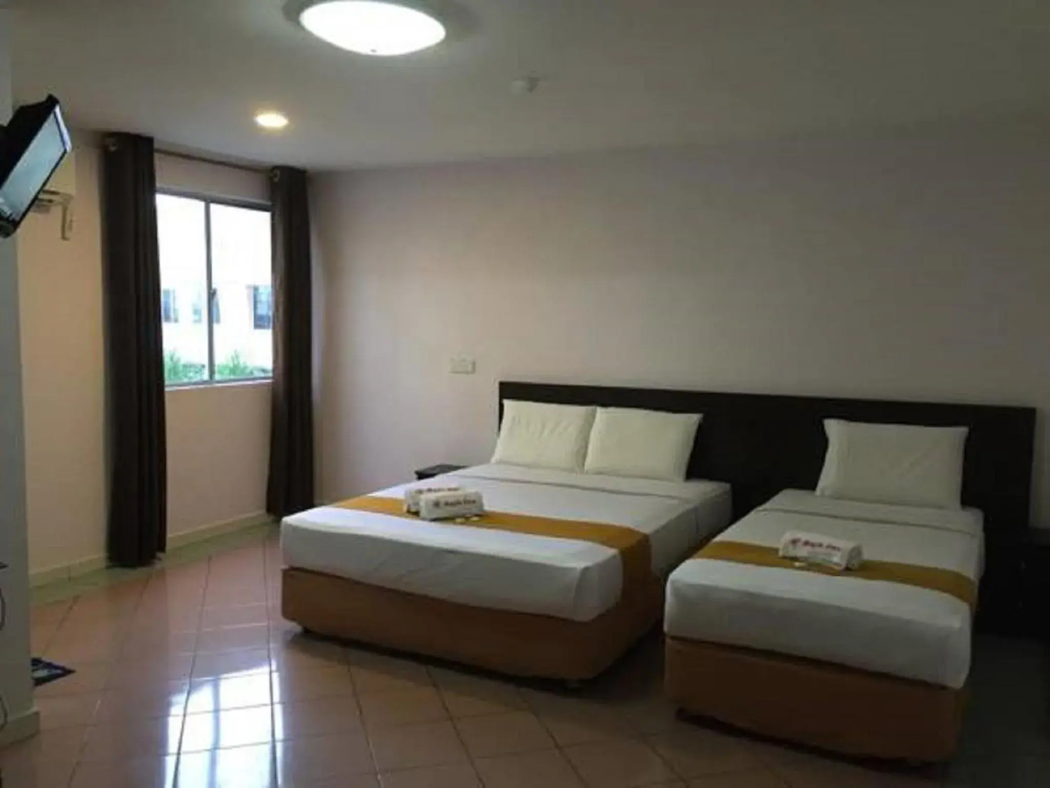 Superior Triple Room in Raja Inn Superior Triple Room in Raja Inn